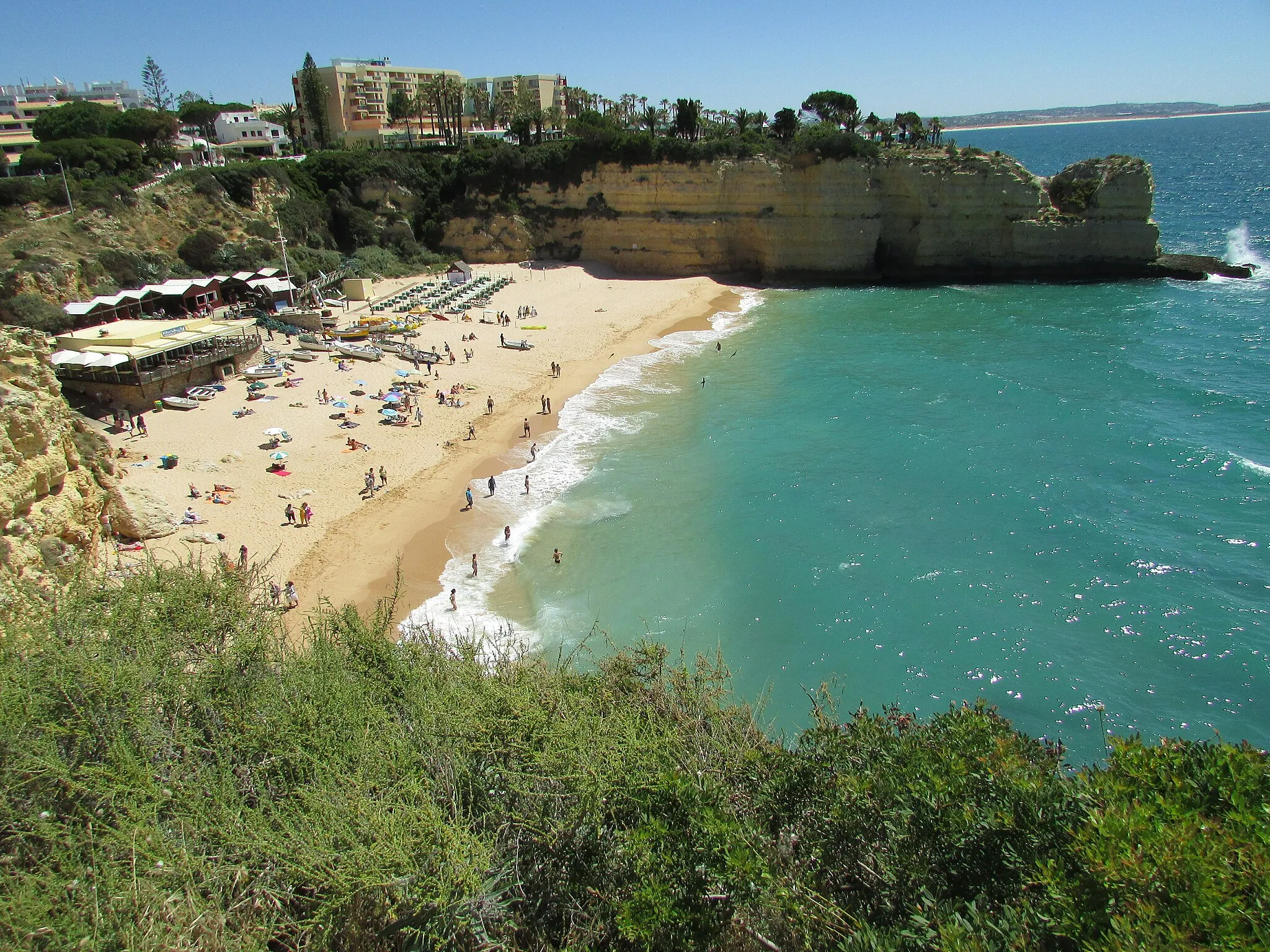 Photo showing: Looking east across Praia Nossa Senhora da Rocha from the cliff tops near Porches, Algarve, Portugal.