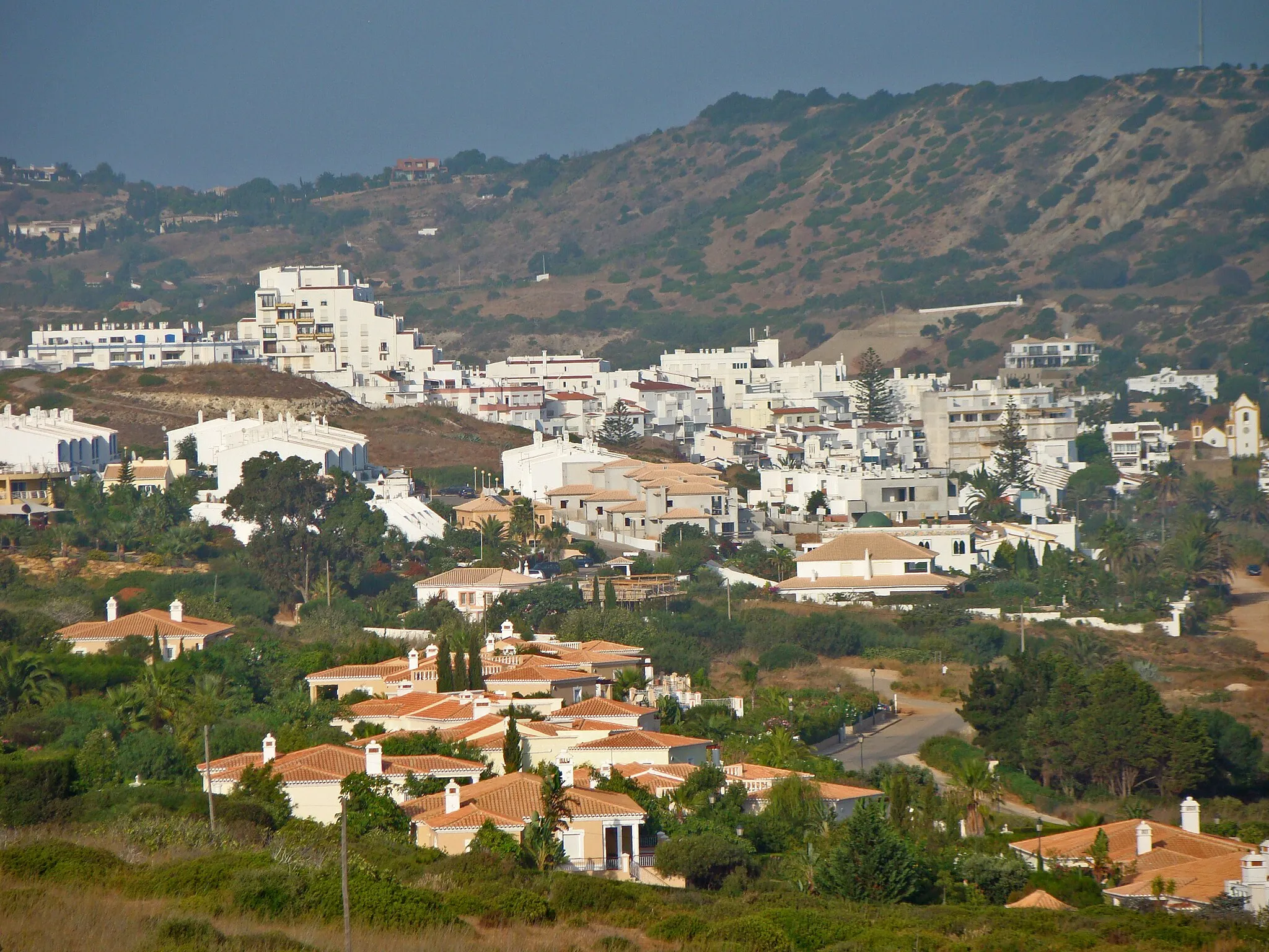 Photo showing: Partial view of Praia da Luz