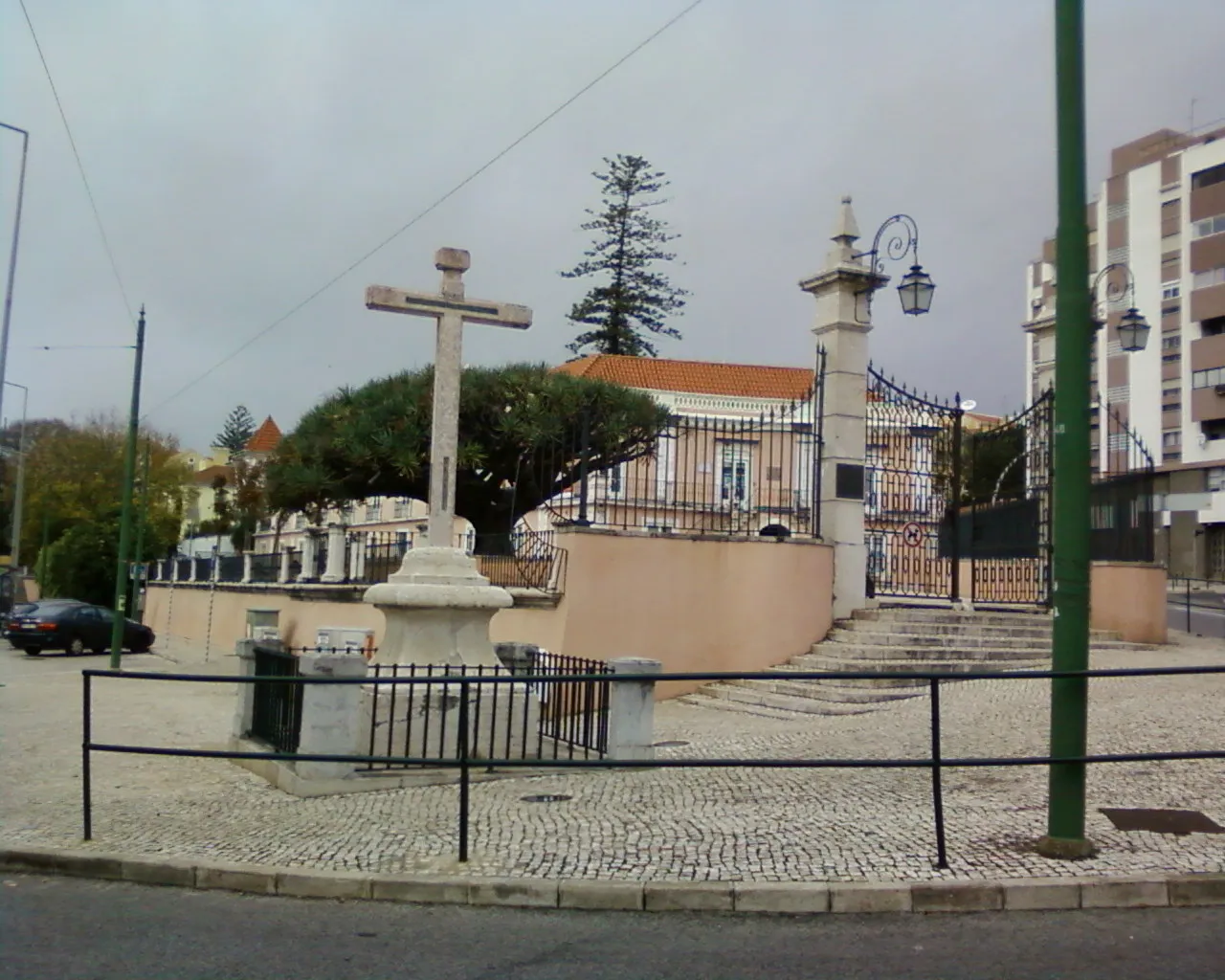 Photo showing: Cruzeiro de Algés / Cross at Algés (Portugal)