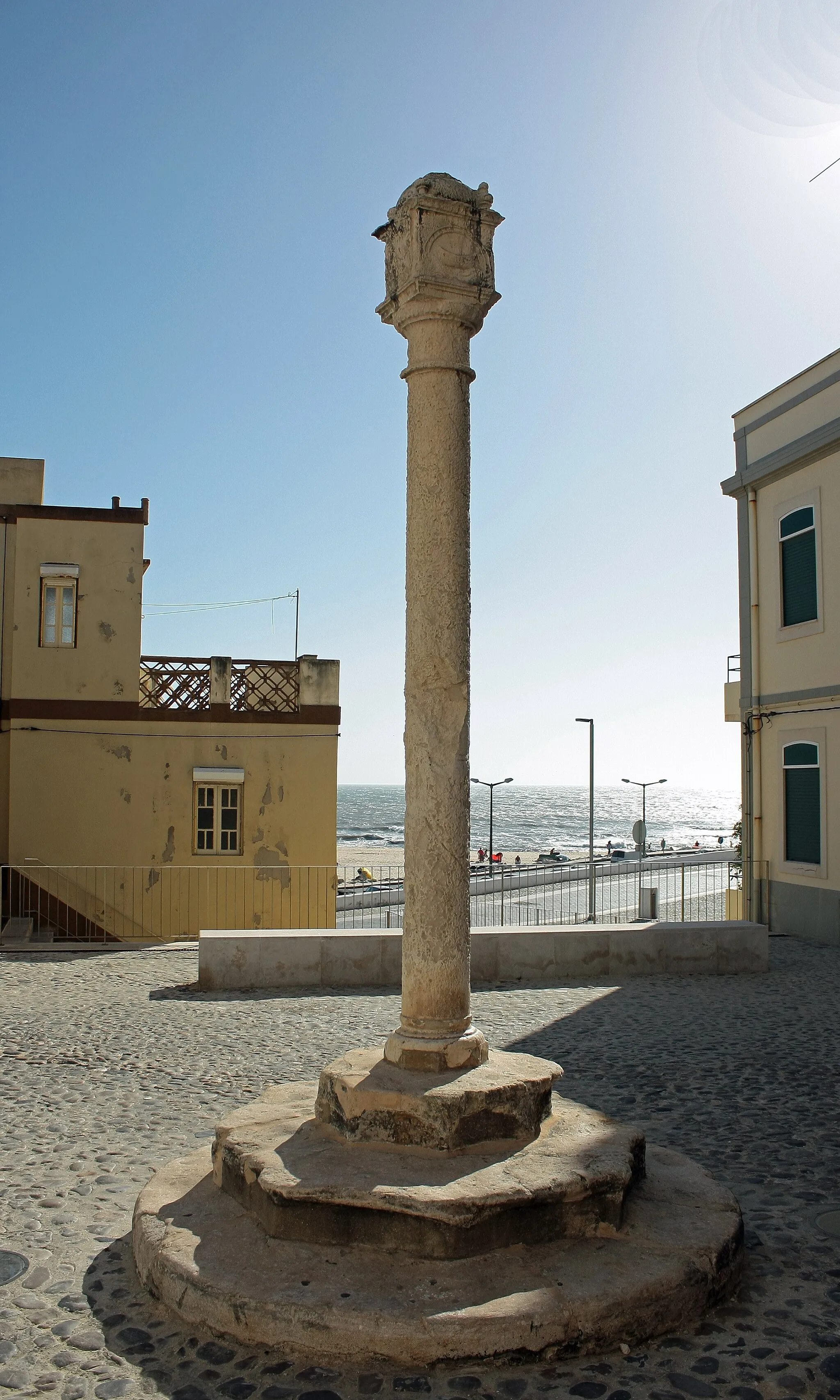 Photo showing: Pelourinho de Buarcos