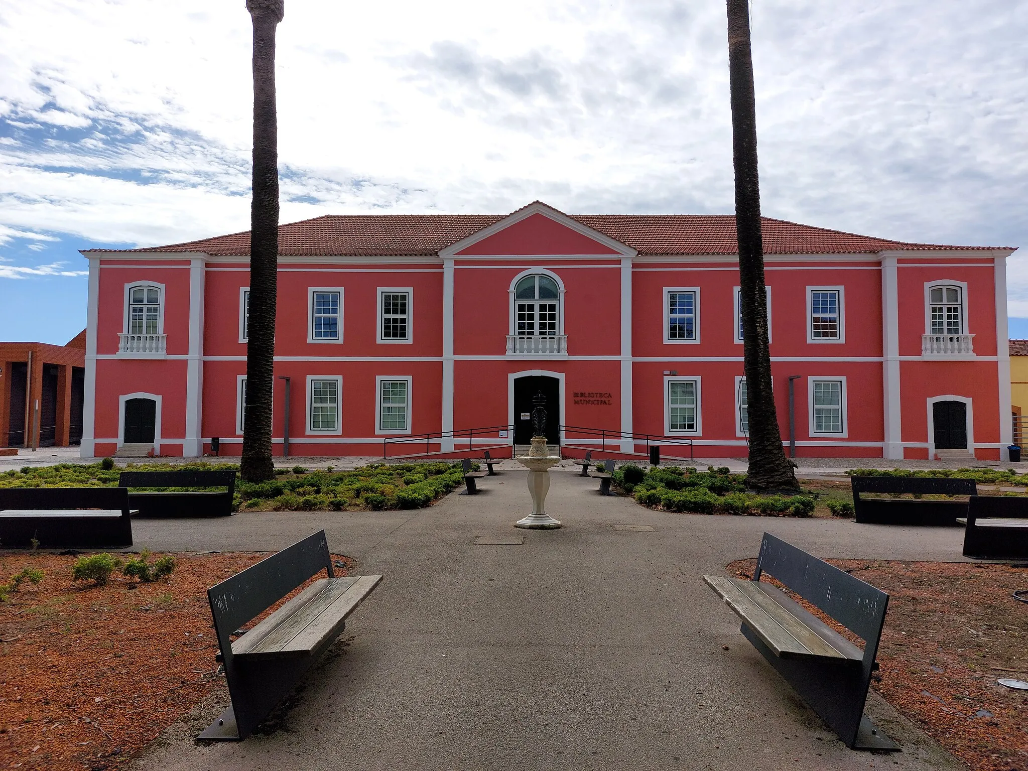 Photo showing: Biblioteca Municipal da Marinha Grande