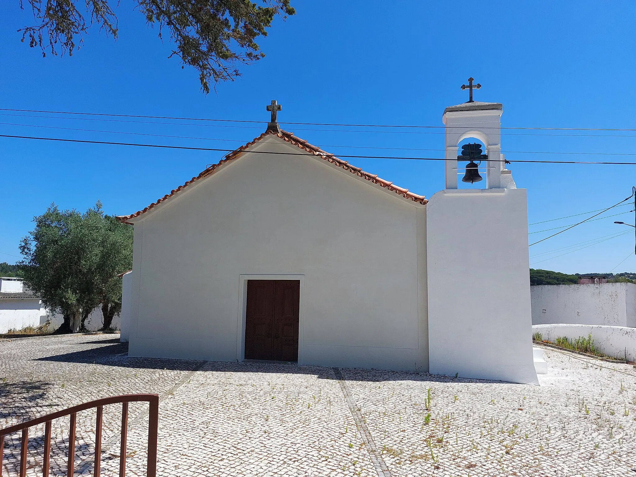 Photo showing: Fachada principal da Igreja de Casal da Areia