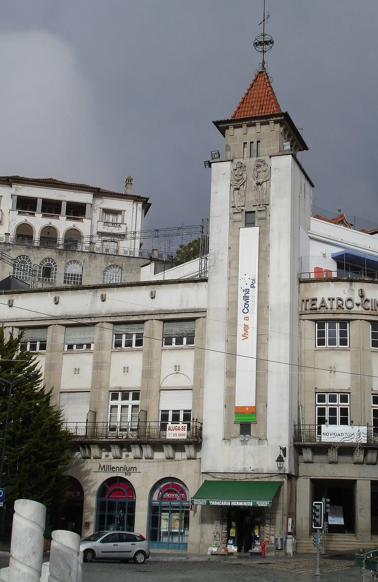 Photo showing: Vista exterior do Cine-Teatro da Covilhã