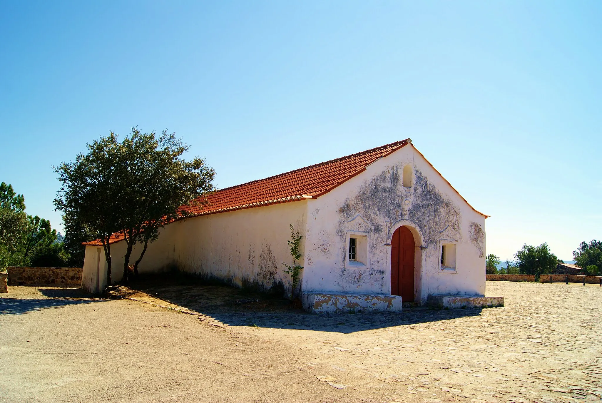 Photo showing: This monument is classified as Imóvel de Interesse Público . It is indexed in the IGESPAR database ( Instituto de Gestão do Património Arquitectónico e Arqueológico ), under the reference 72989. It is indexed in the SIPA database (Sistema de Informação para o Património Arquitectónico) under the reference 5166.