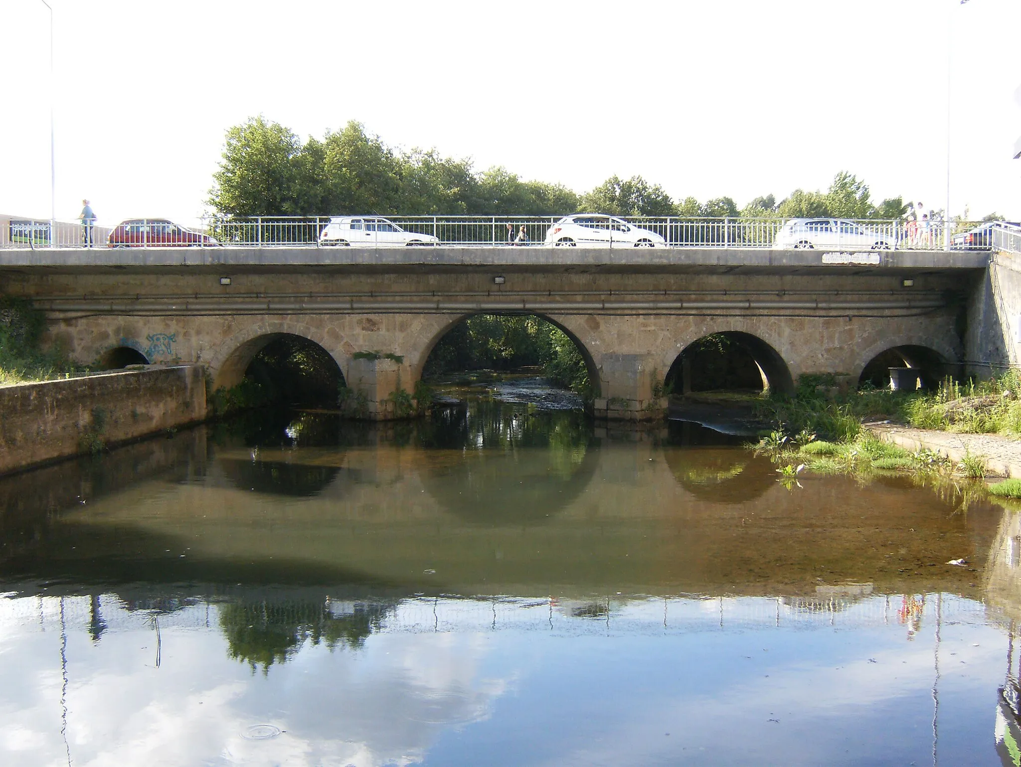 Photo showing: Ponte Nova (sobre o rio Carvalhosa) a principal entrada da cidade de Paços de Ferreira