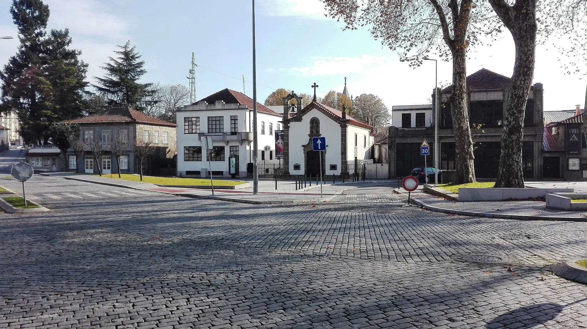 Photo showing: Rua Dona Mercedes Barros na freguesia de Freamunde, Paços de Ferreira