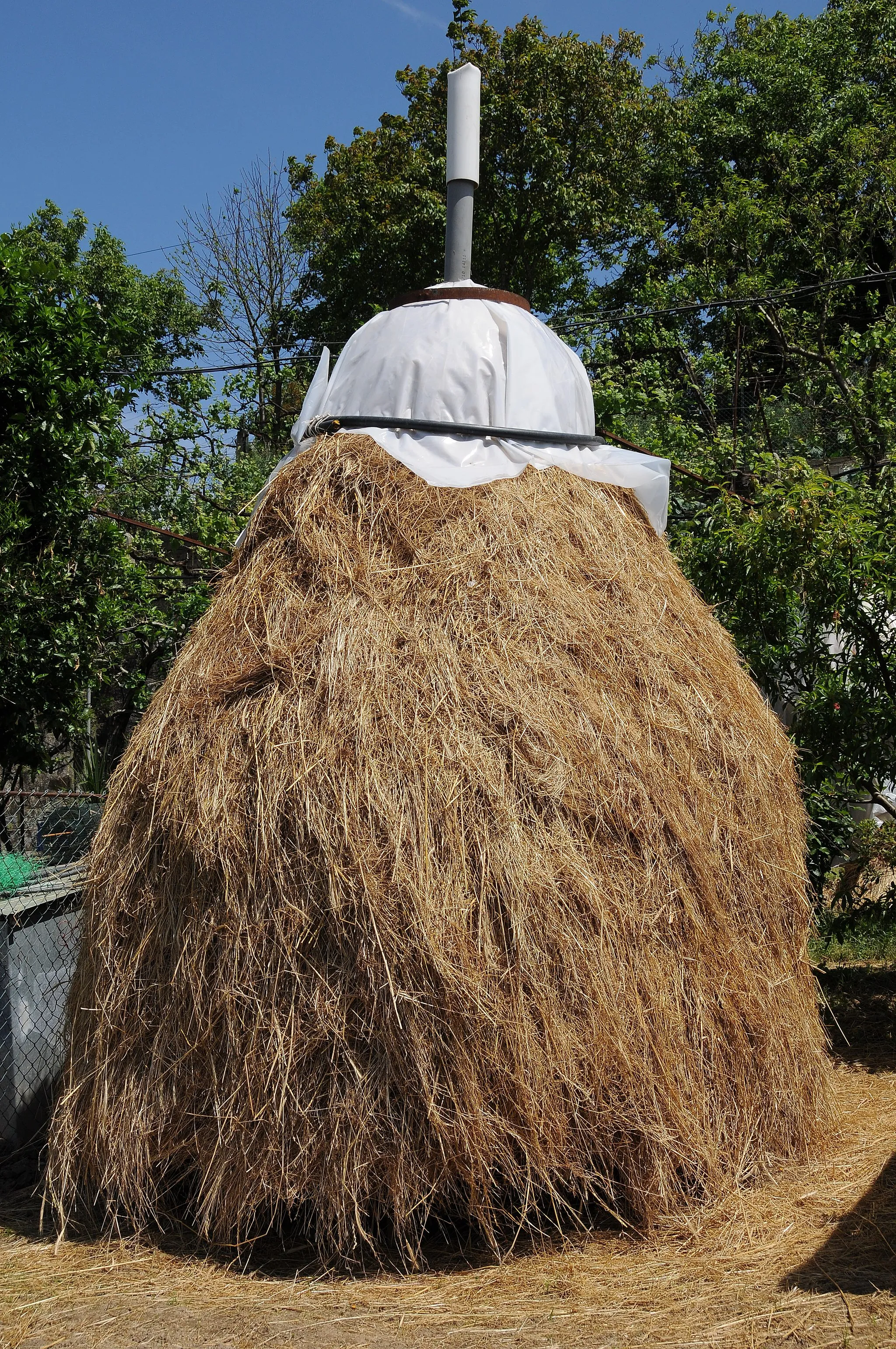 Photo showing: Haystack in Gondizalves, Braga, Portugal.