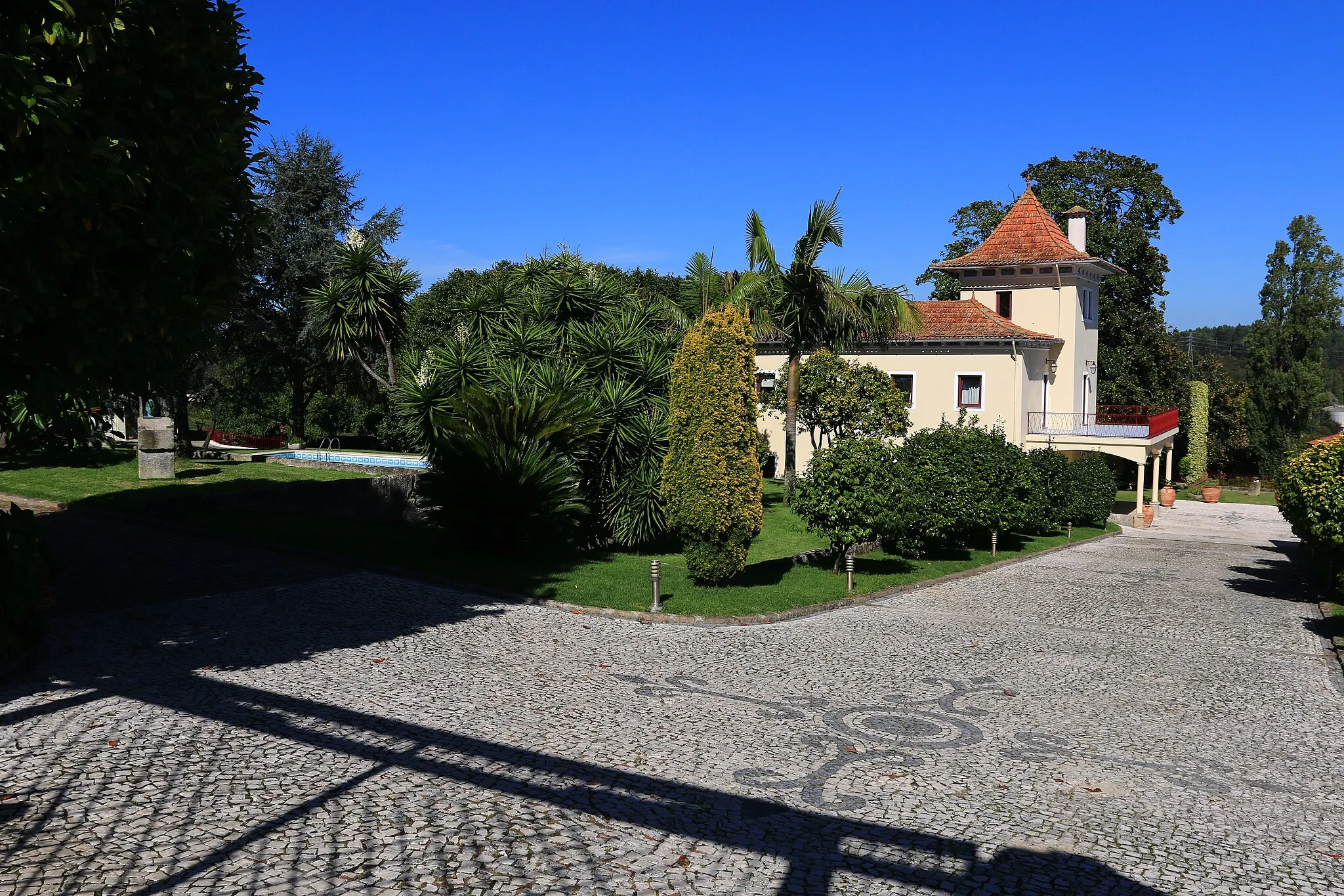 Photo showing: Casa da Quinta do Gestal - Matosinhos - Portugal - Vista do portão