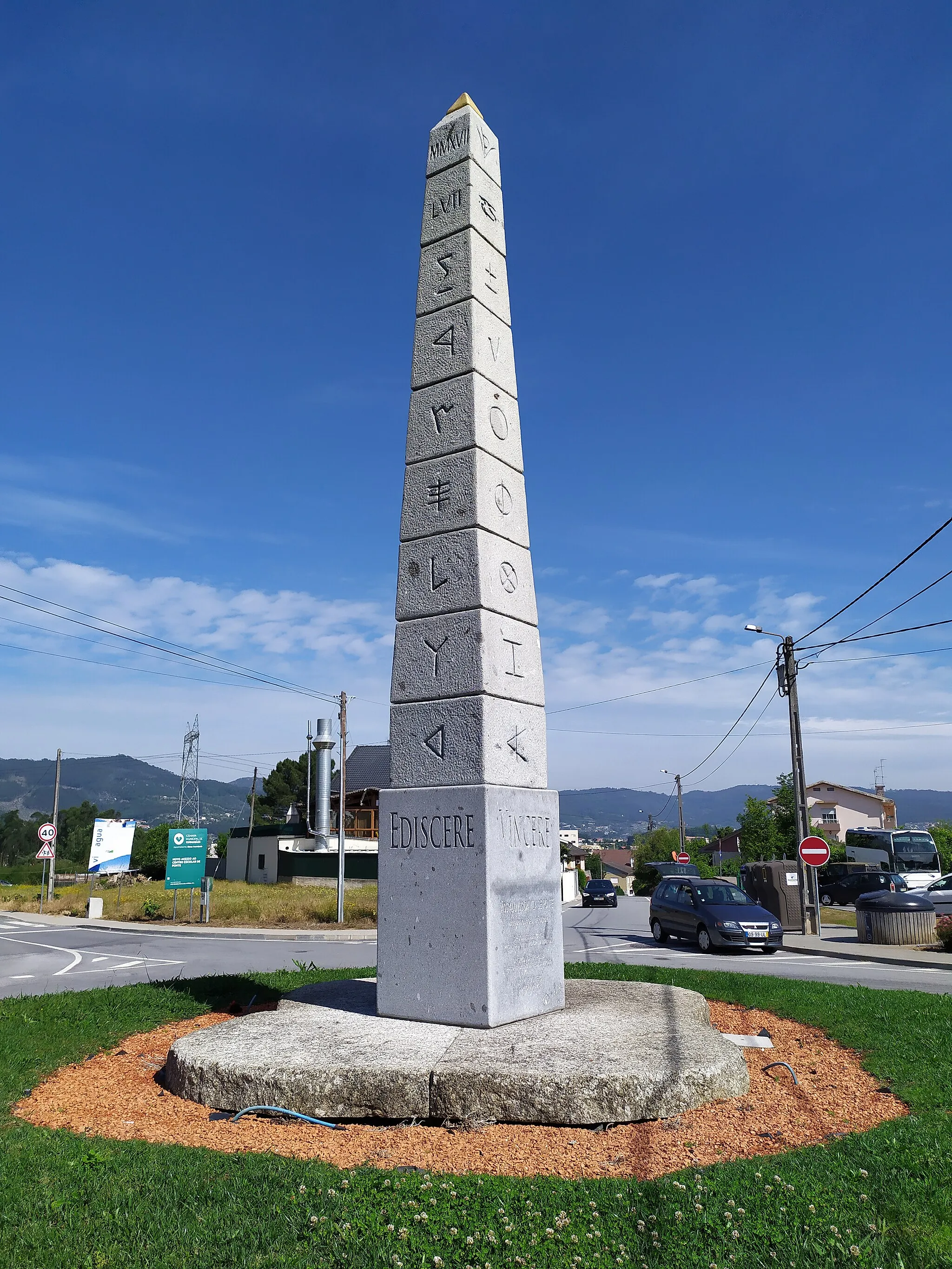 Photo showing: Obliske in Ponte Guimarães Portugal