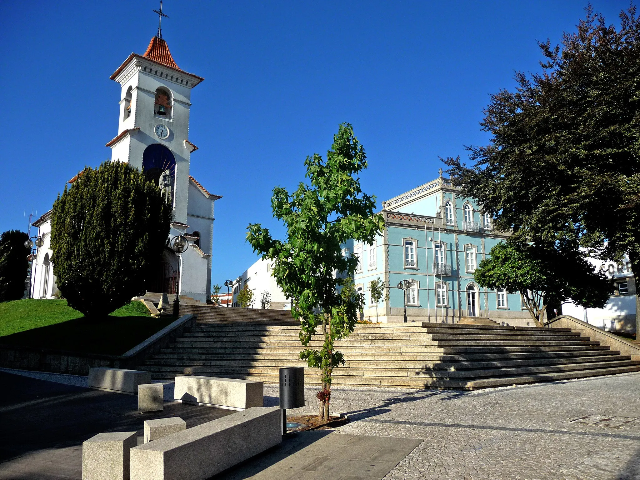 Photo showing: Capela de Santo António e Paços da Cultura (direita)