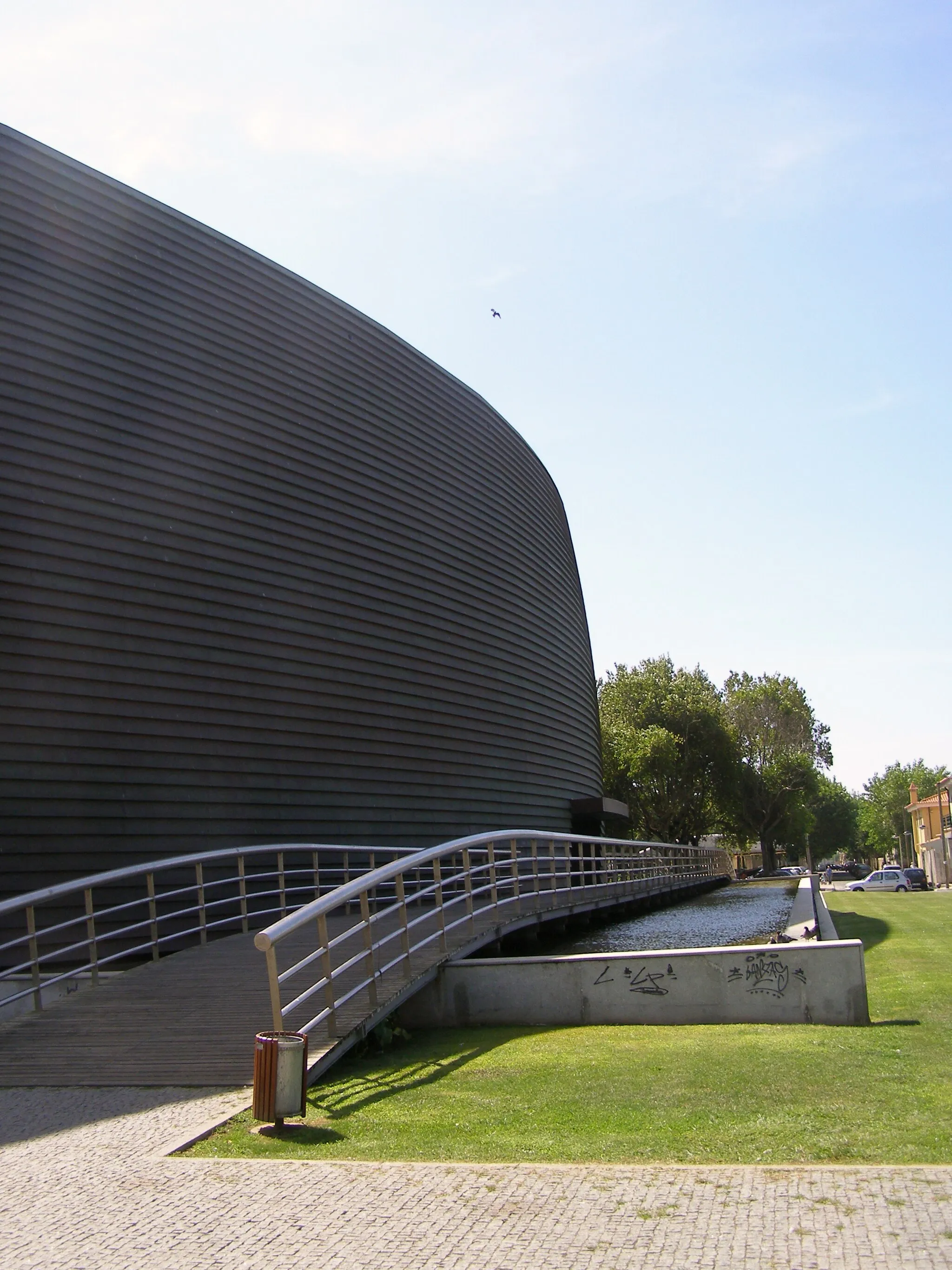 Photo showing: Pavilhão Multiusos seen from the northwest. It boasts conference/concert halls and a planetarium.