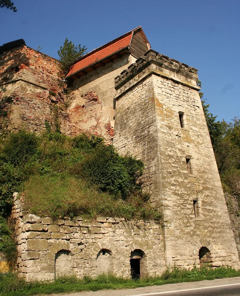 Photo showing: Tower in Boiţa, Sibiu, Romania

This is a photo of a historic monument in județul Sibiu, classified with number SB-II-m-A-12337.