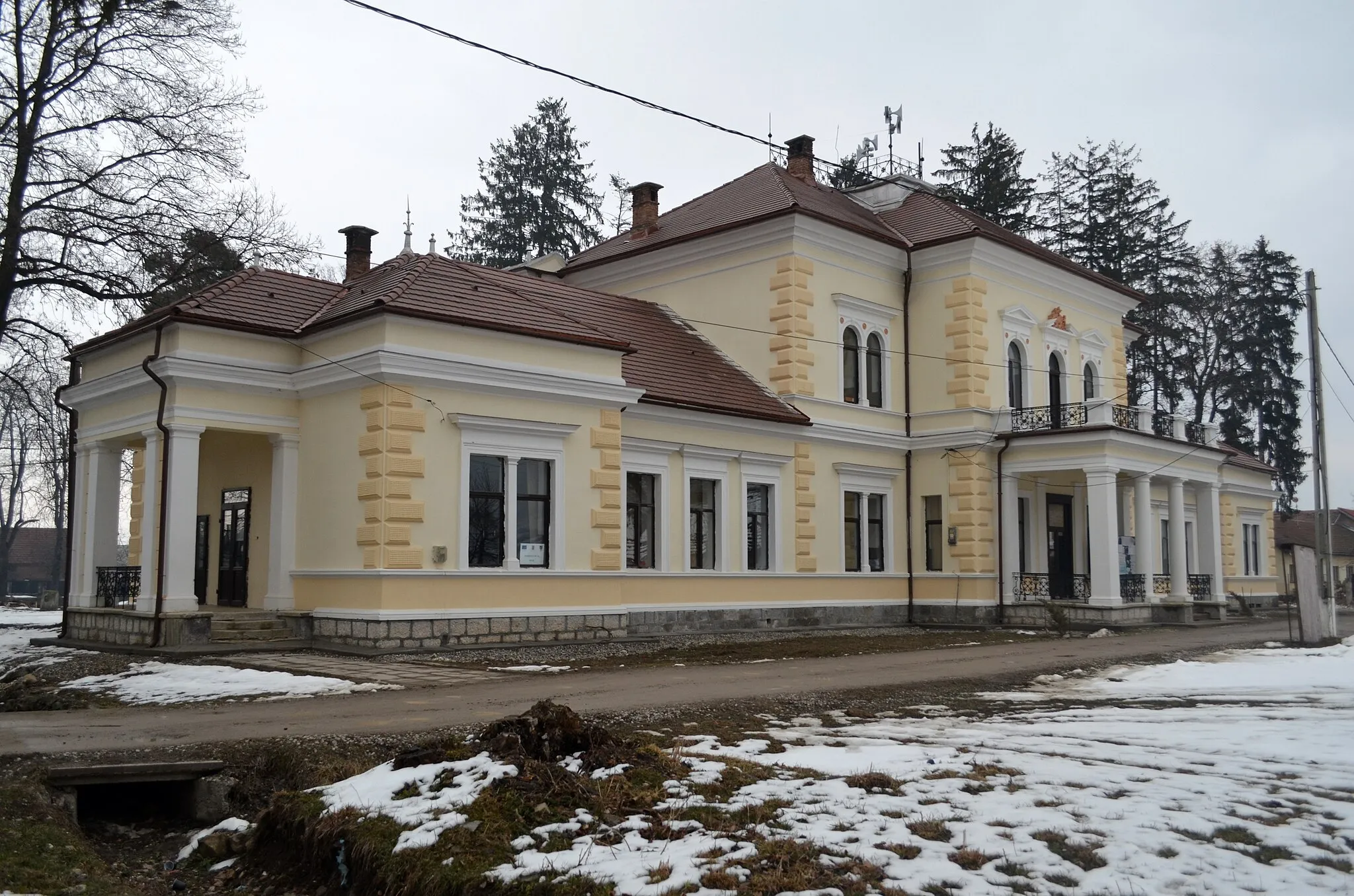 Photo showing: Castelul Beldy Ladislau, azi Primăria Budila - vedere dinspre est