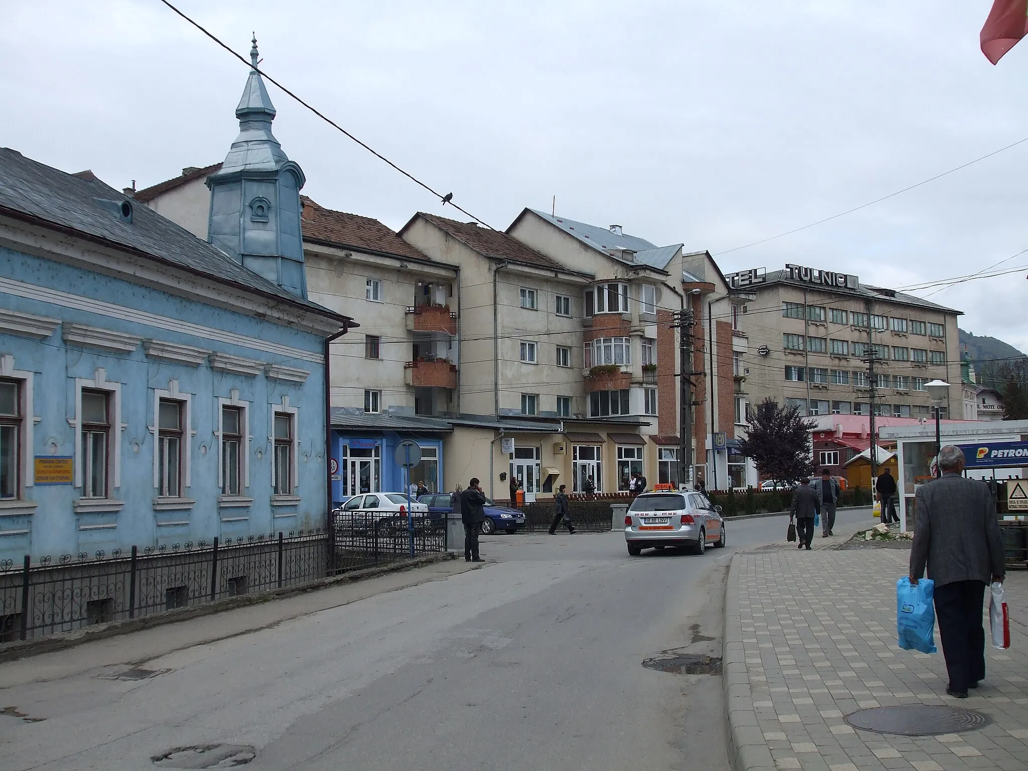 Photo showing: centre of Câmpeni town in the Apuseni Mountains, Romania