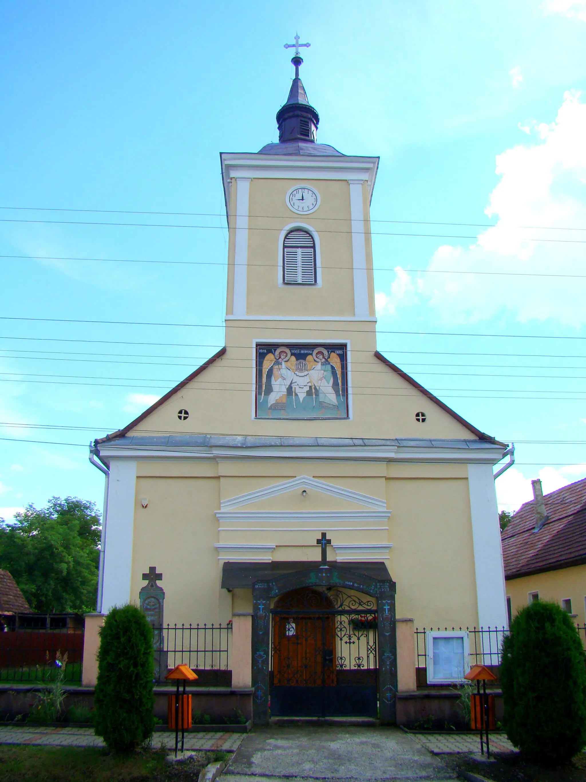 Photo showing: Archangels' church in Chiheru de Sus, Mureș County, Romania