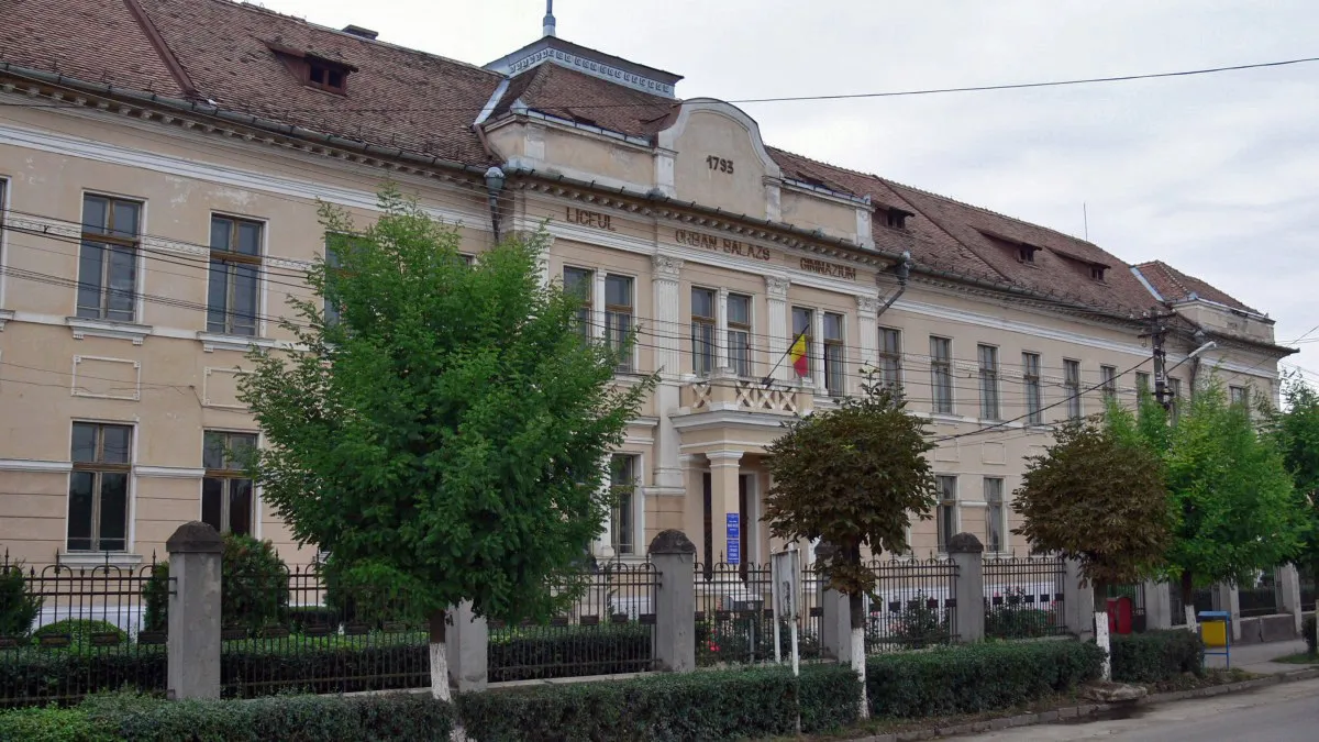 Photo showing: The building of Berde Mózes (former Orbán Balázs) Gimnázium in Székelykeresztúr, Transsylvania (Romania)