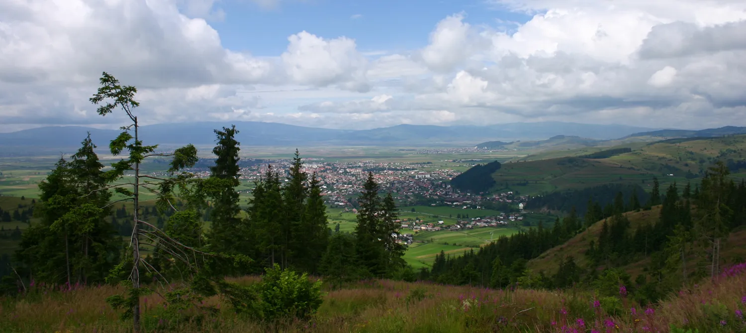 Photo showing: View of Gheorgheni from the Giurgeu Mountains, Transylvania, Romania