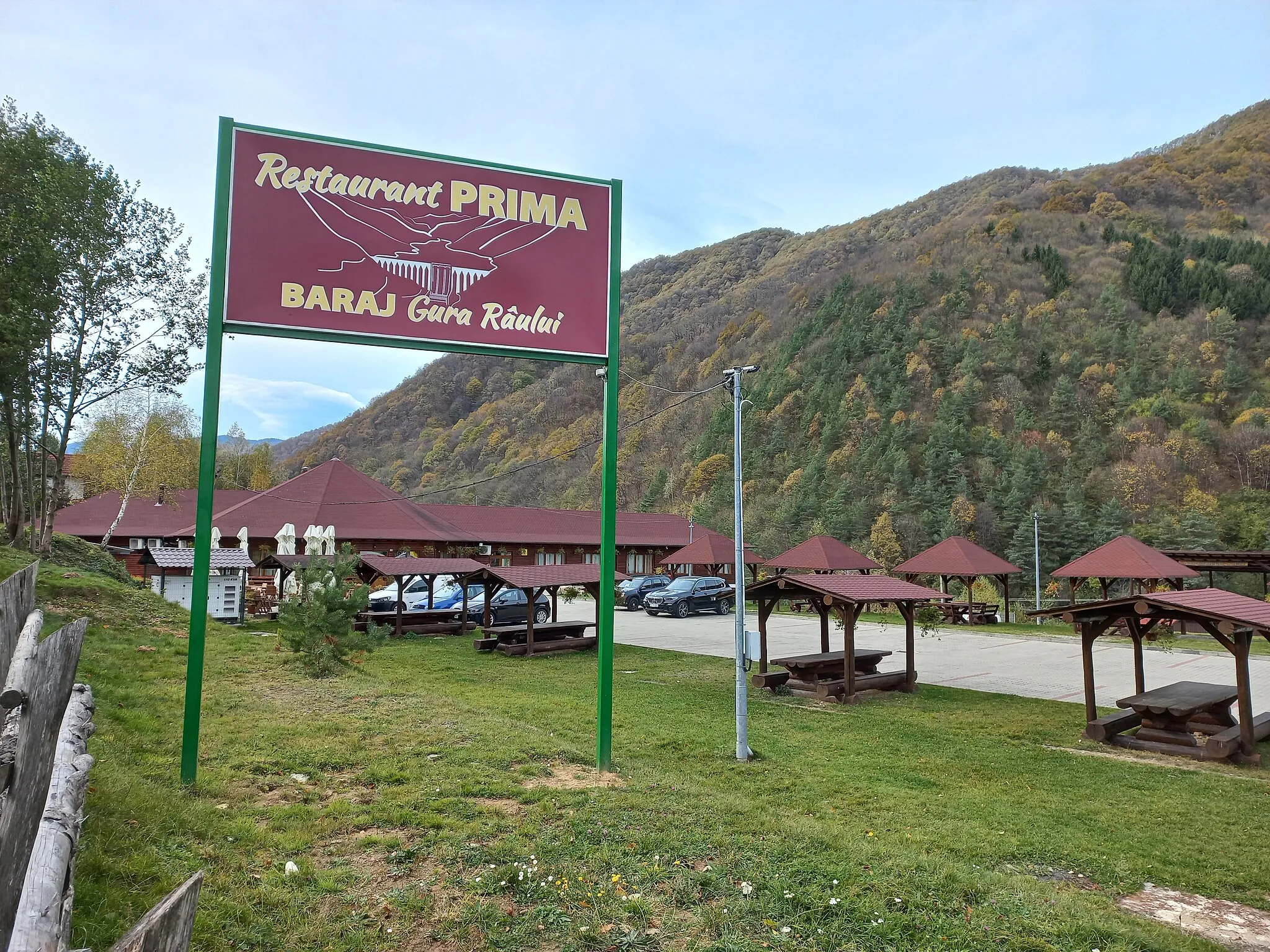 Photo showing: Gura Râului (also: Gura Rîului; German: Auendorf or Guraro, Hungarian: Guraró) is a village in the Sibiu district in the Transylvania region in Romania.