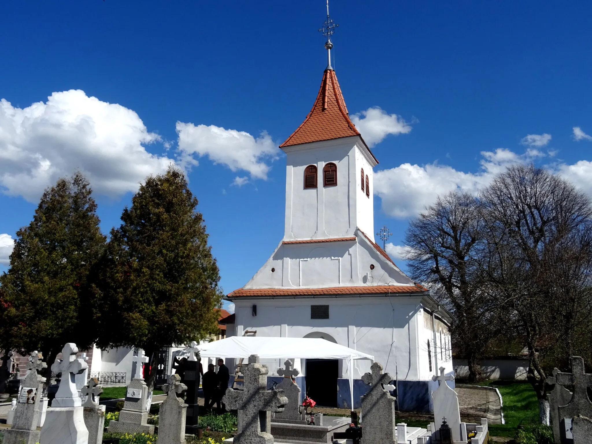 Photo showing: St. Archangels Orthodox church of Halchiu, Brasov county, Romania