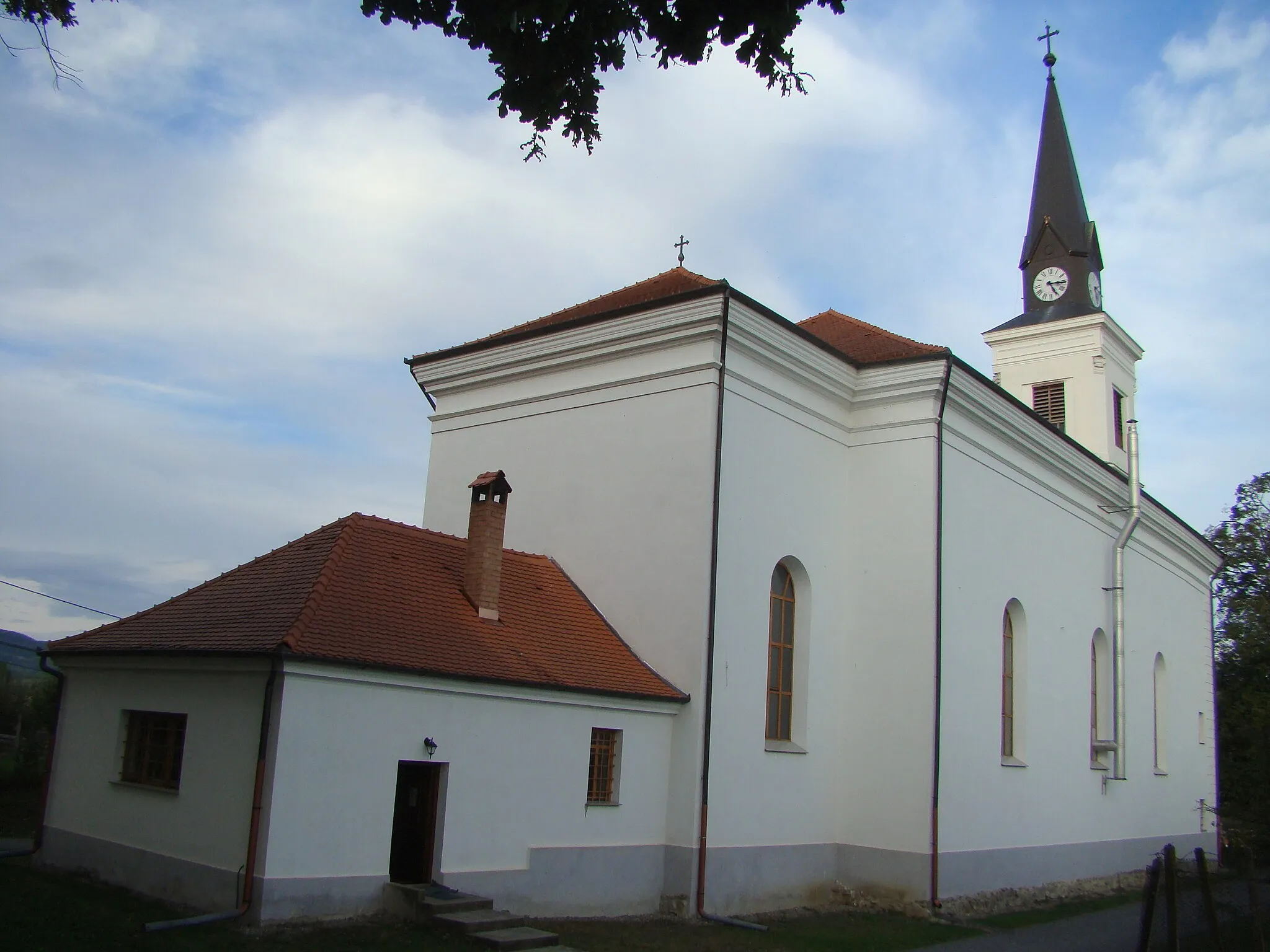 Photo showing: Roman Catholic church in Lupeni, Harghita County, Romania