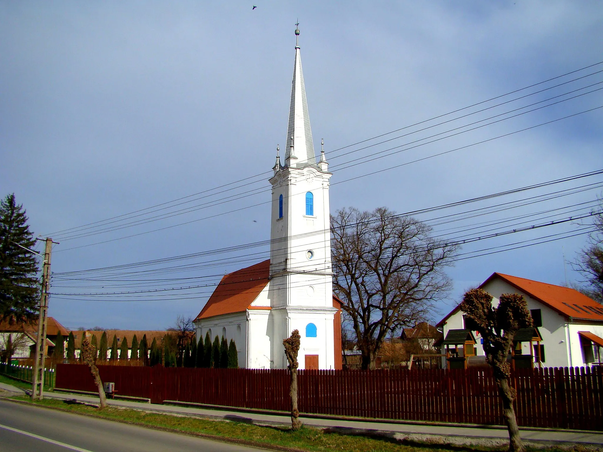 Photo showing: Reformed church in Păsăreni, Mureș County, Romania