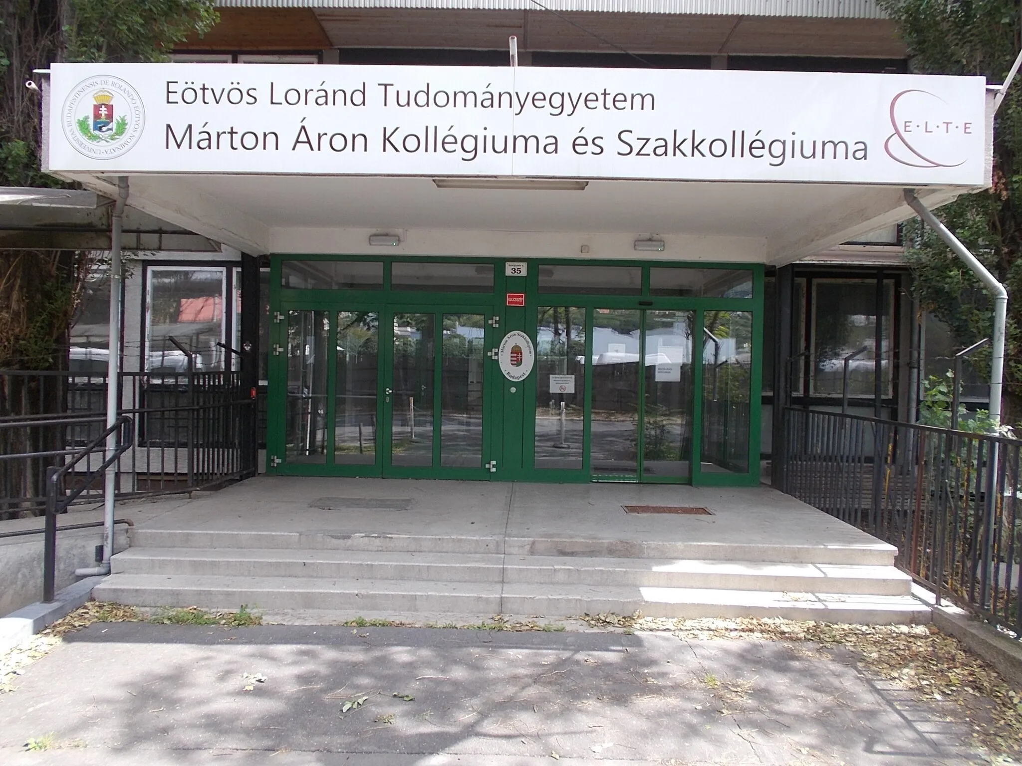 Photo showing: Eötvös Loránd University Márton Áron Szakkollégium (~Specialized Collage) Student Accomodation - 35 Kunigunda Street (Rádl árok Street corner), Kaszásdűlő neighbourhood, 3rd district of Budapest.