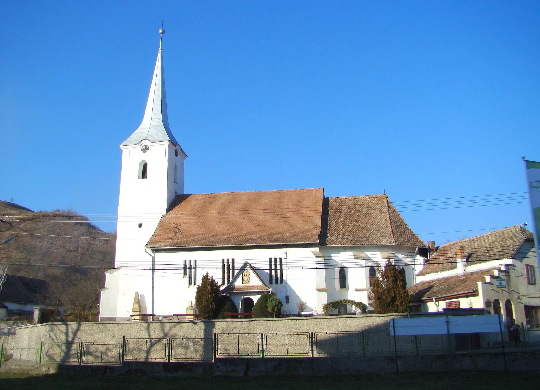 Photo showing: Reformed church in Sângeorgiu de Pădure, Mureş county, Romania
