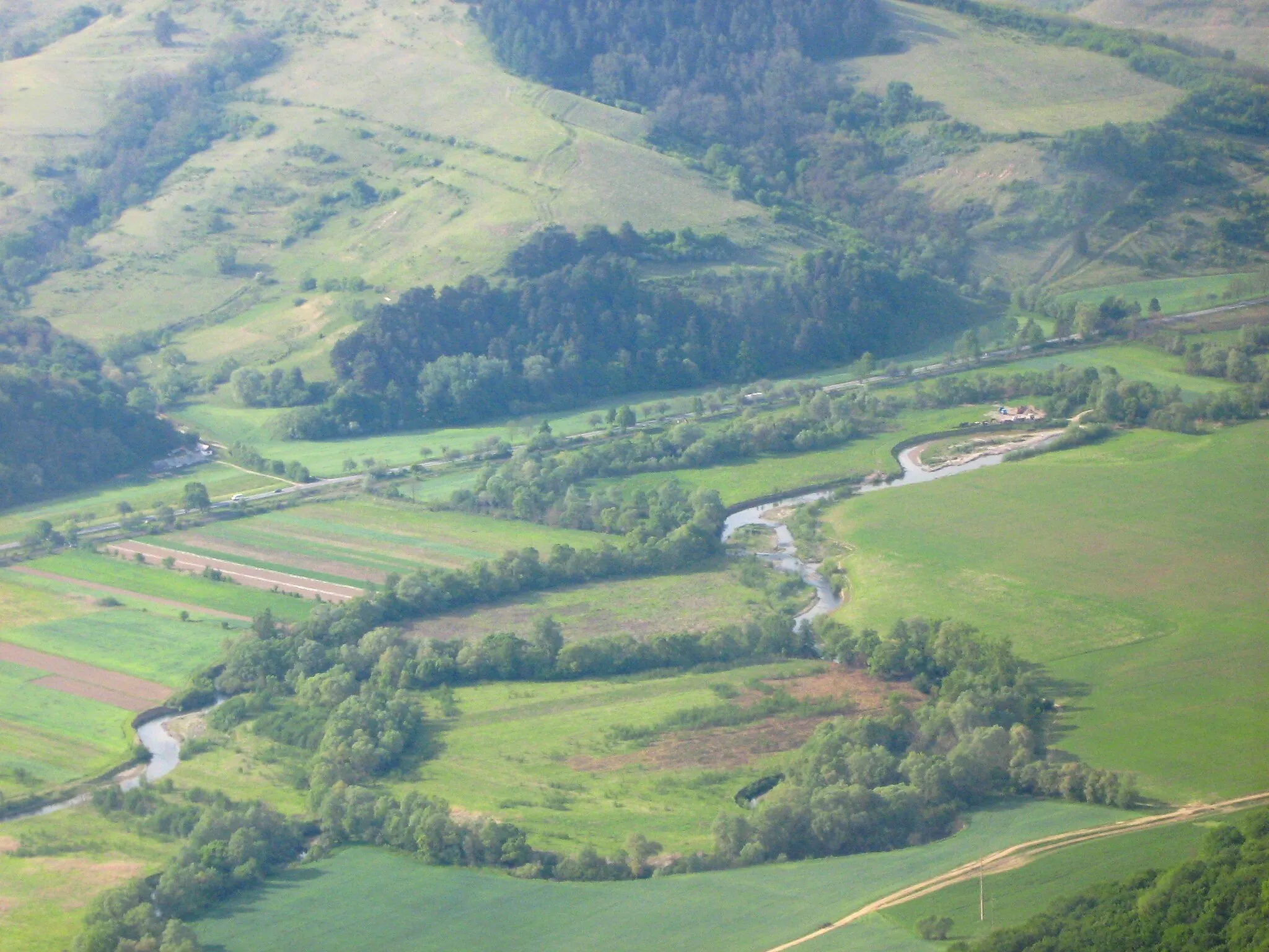 Photo showing: The Târnava Mică (Kis-Küküllő) river beetween Hármasfalu és Erdőszentgyörgy