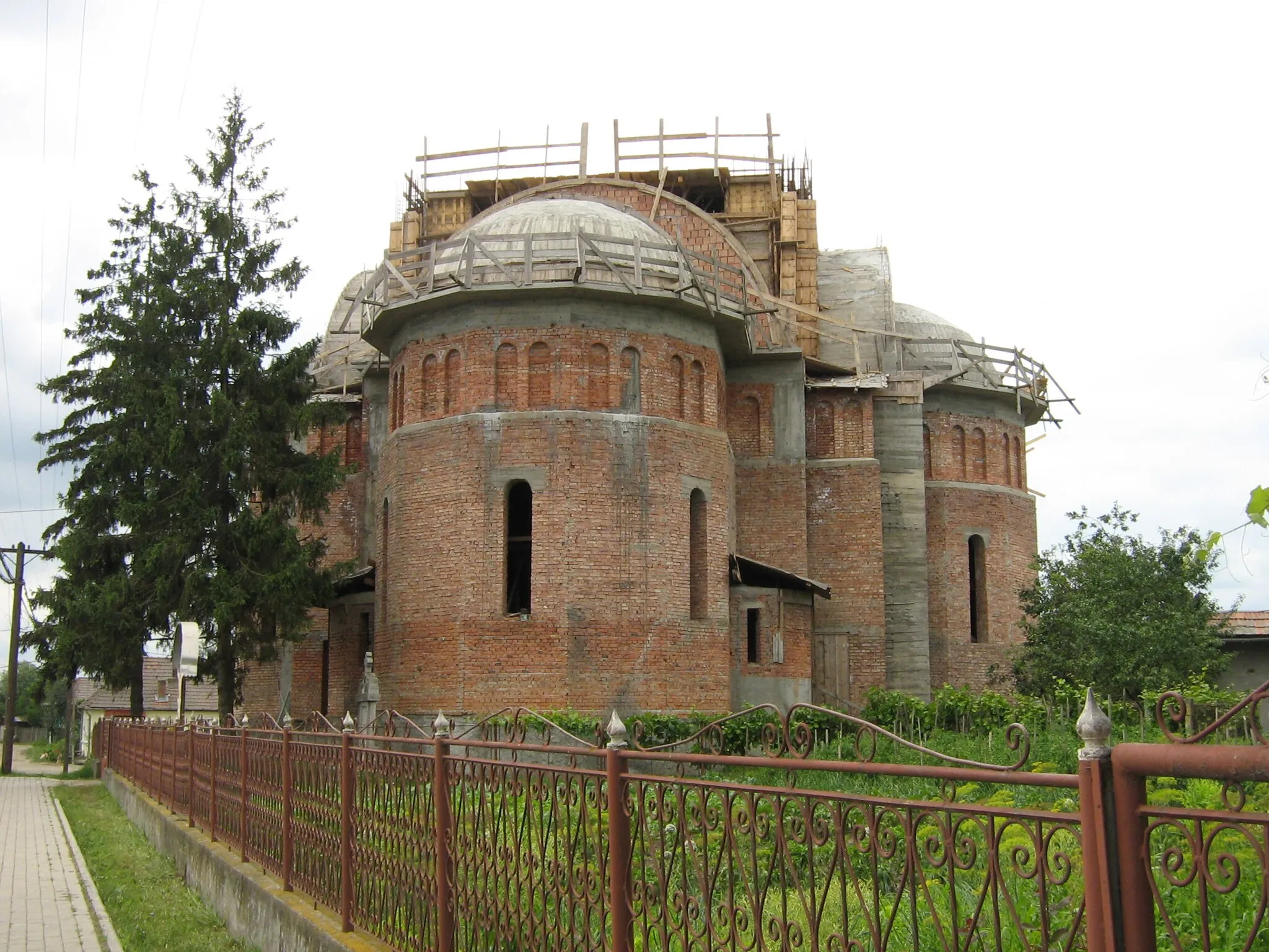 Photo showing: Ortodox church under construction in Ungheni