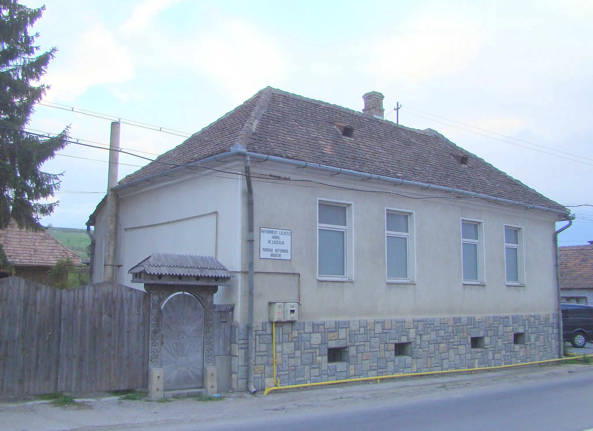 Photo showing: Casa parohială a bisericii reformate, sat Vânători; comuna Vânători	63	        sf. sec. XIX
