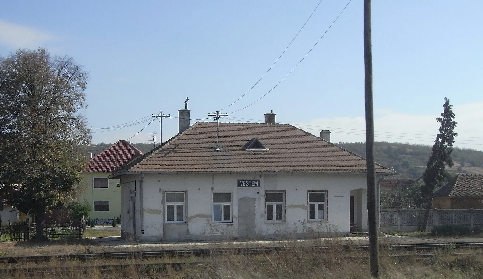 Photo showing: Bahnhof von Westen (Veștem; RO)