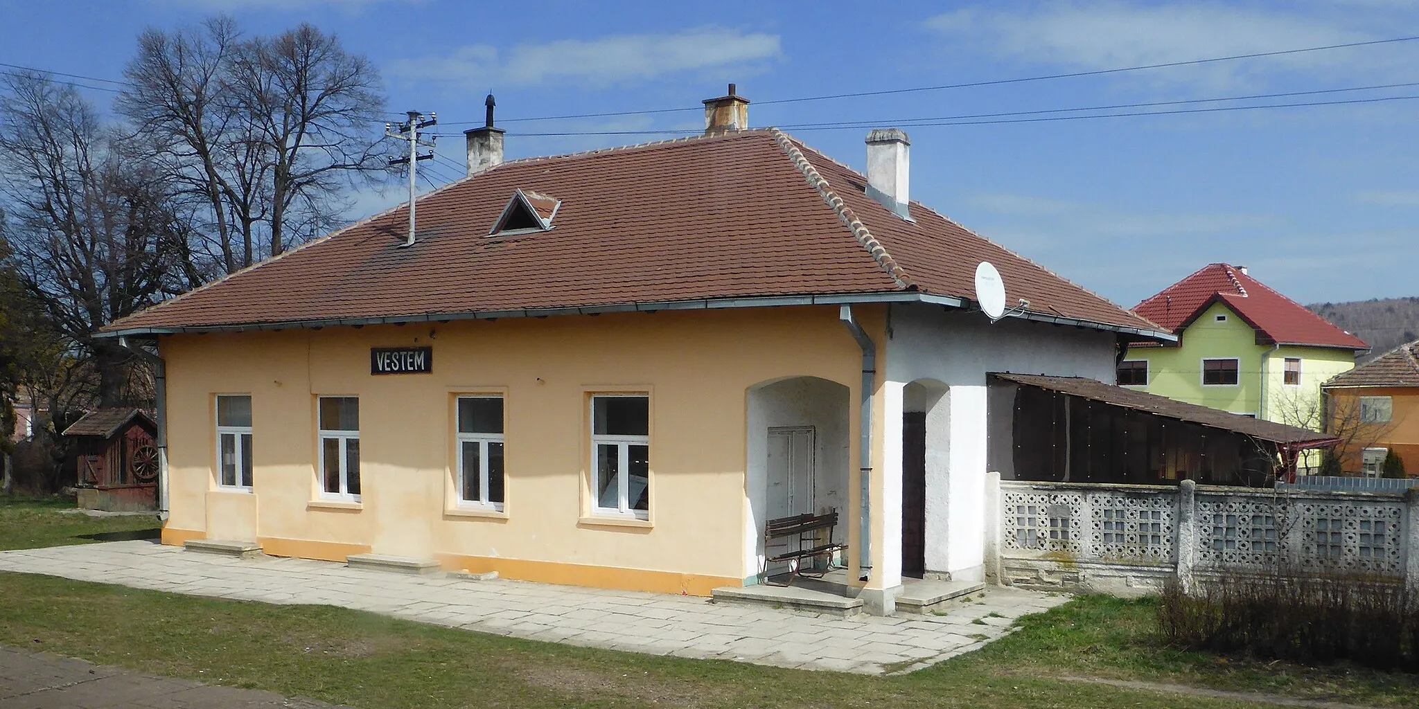 Photo showing: Bahnhof von Westen im Kreis Hermannstadt (RO).