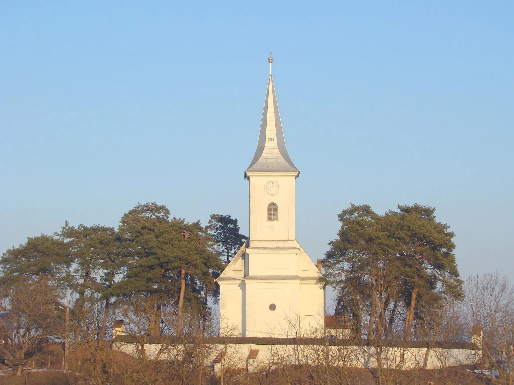 Photo showing: Biserica reformată, sat Voivodeni; comuna Voivodeni