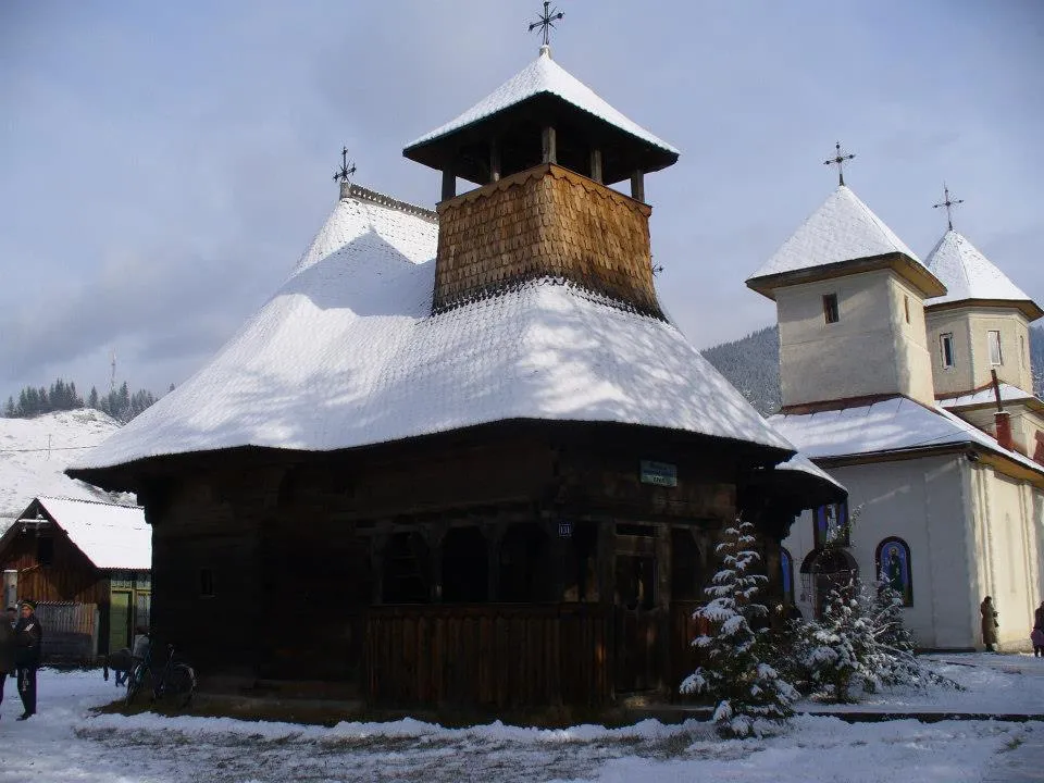 Photo showing: Biserica de lemn din Broşteni