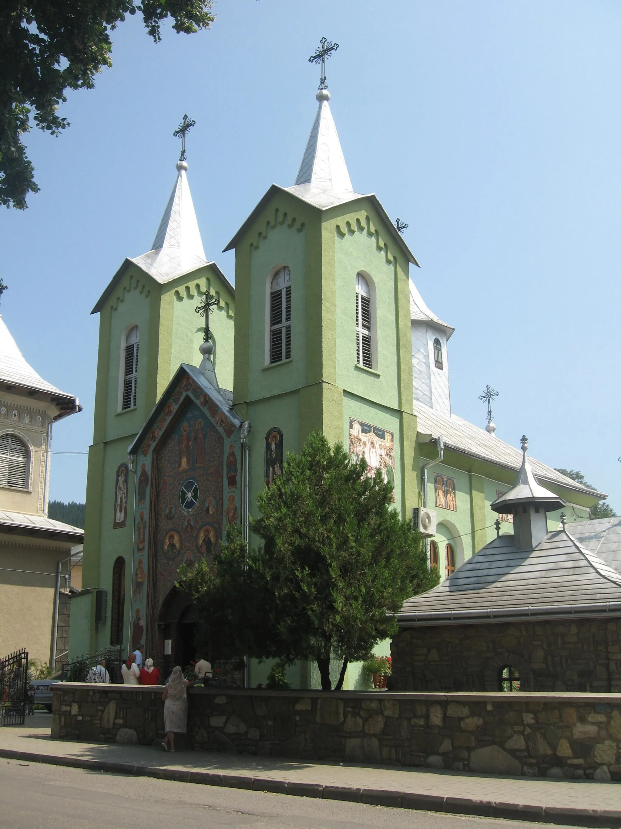 Photo showing: Biserica Sf. Constantin si Elena din Gura Humorului