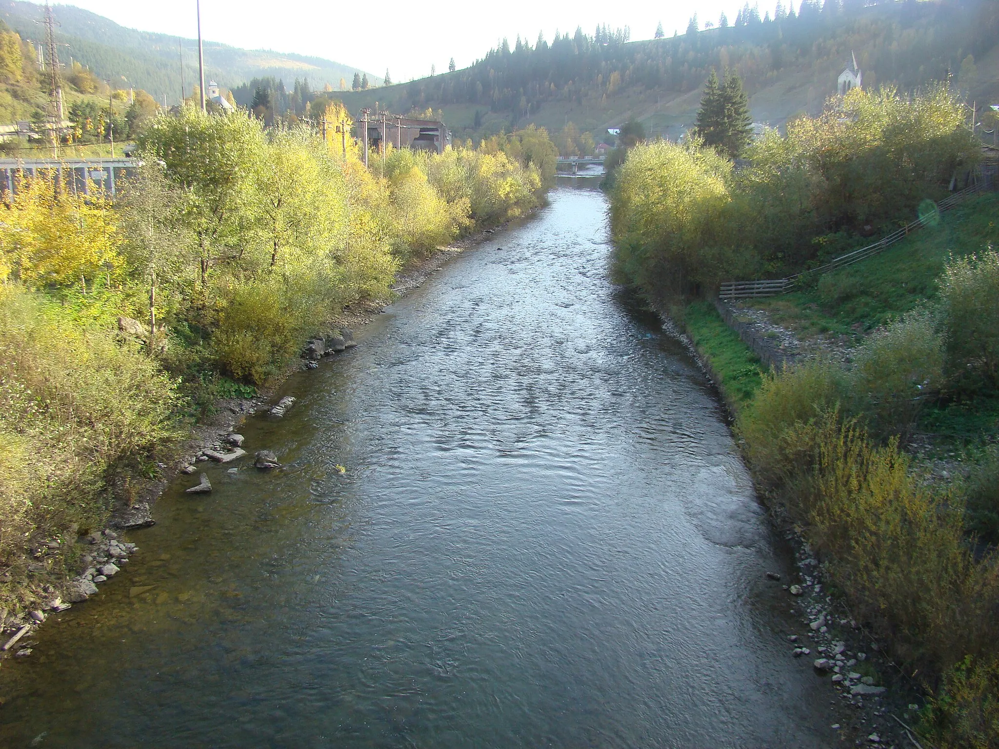 Photo showing: Râul Bistrița Aurie în localitatea Iacobeni