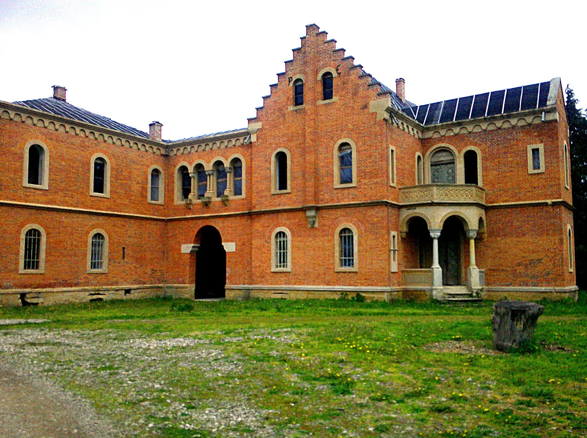 Photo showing: el castillo de Hemeiuş