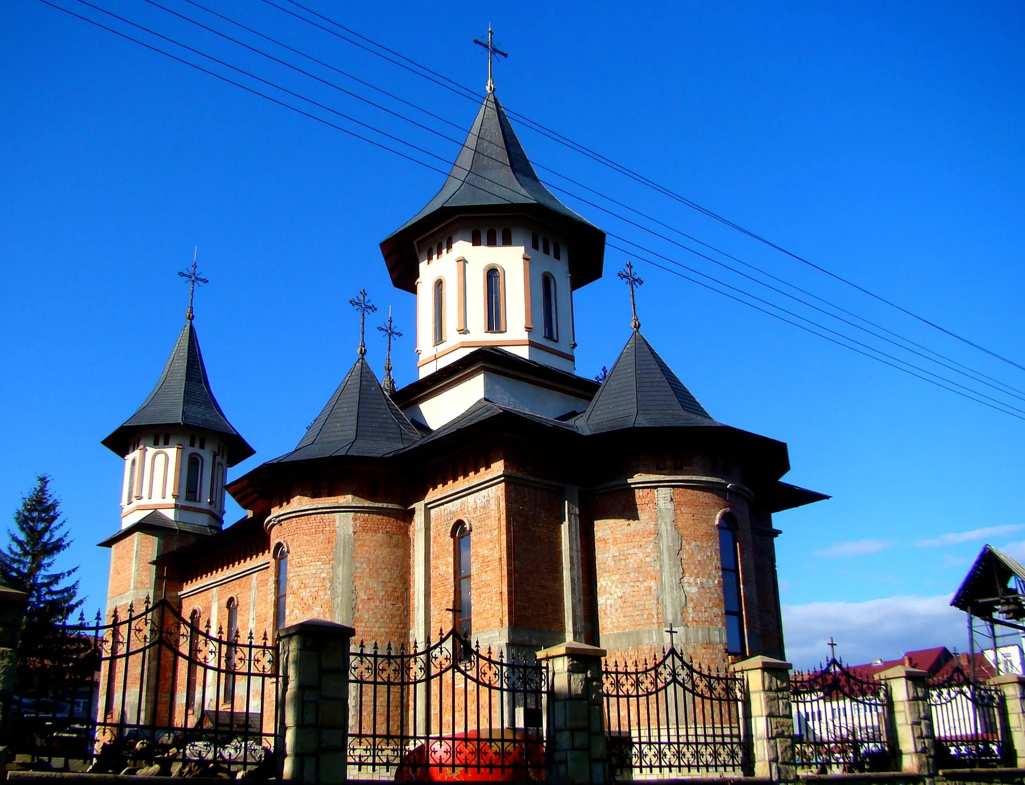 Photo showing: Church of the Holy Apostles in Roznov, Neamț County, Romania