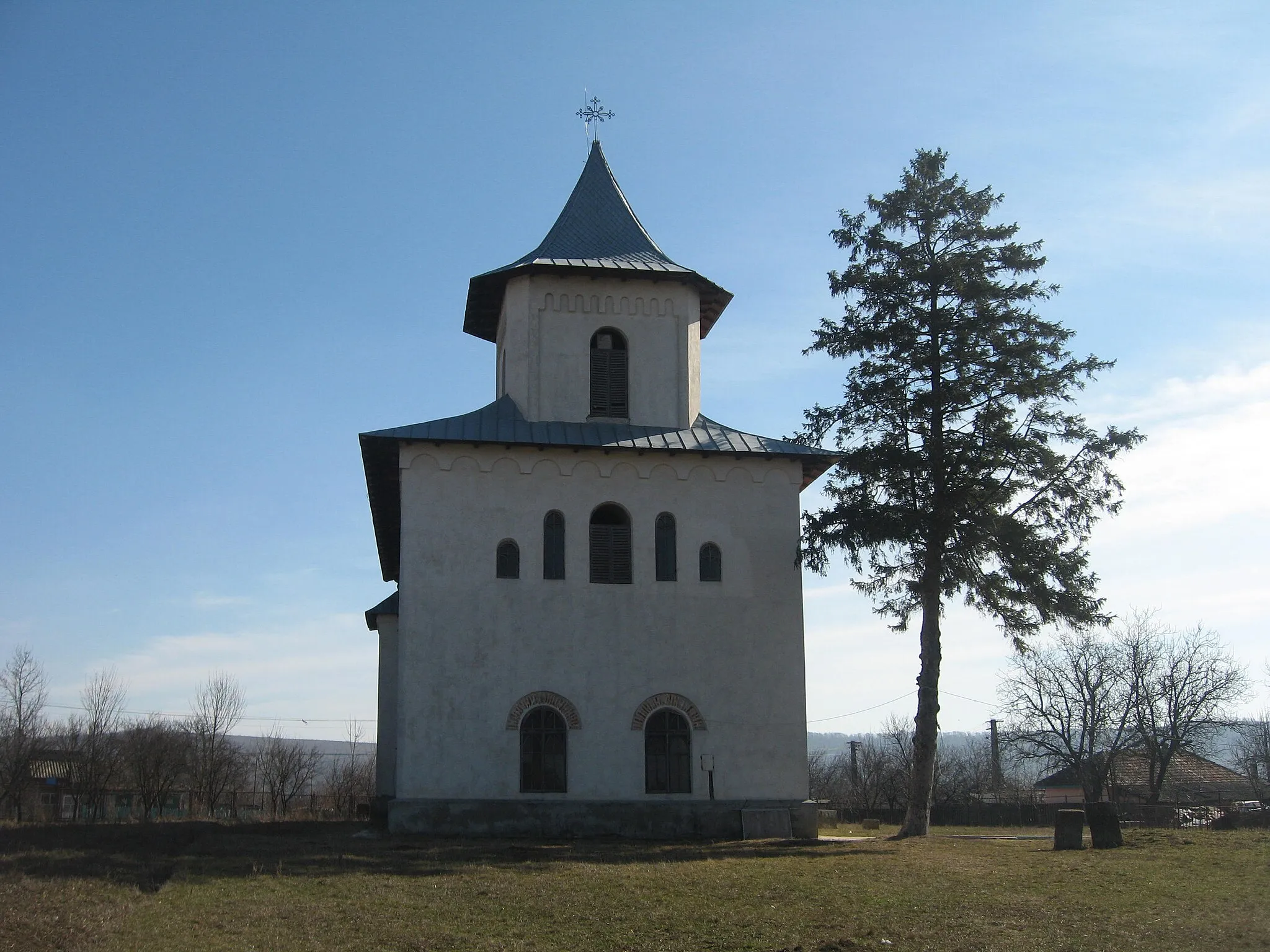 Photo showing: Biserica Sf. Voievozi din Scânteia