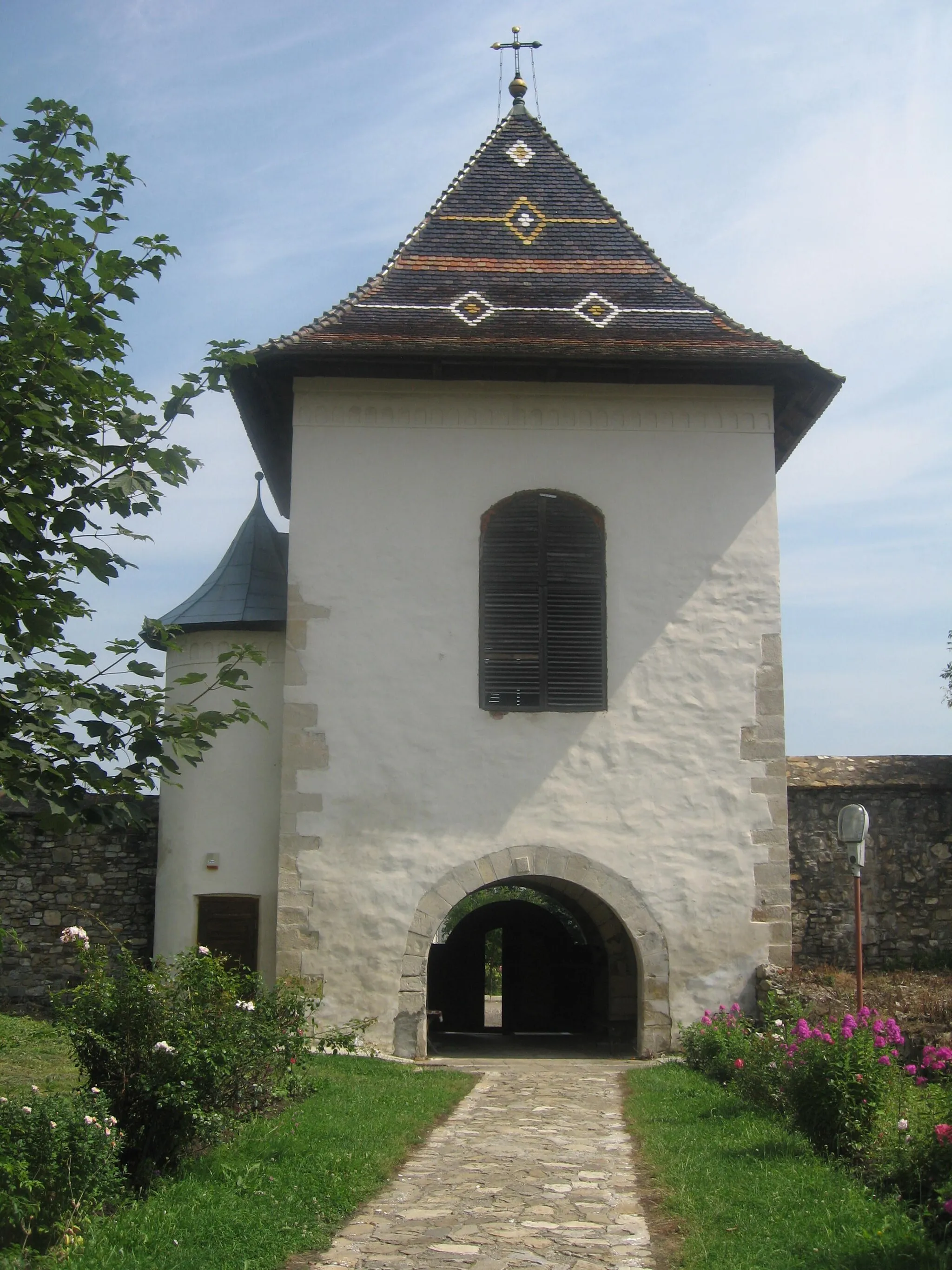 Photo showing: Biserica "Sf. Apostoli Petru și Pavel" din Solca