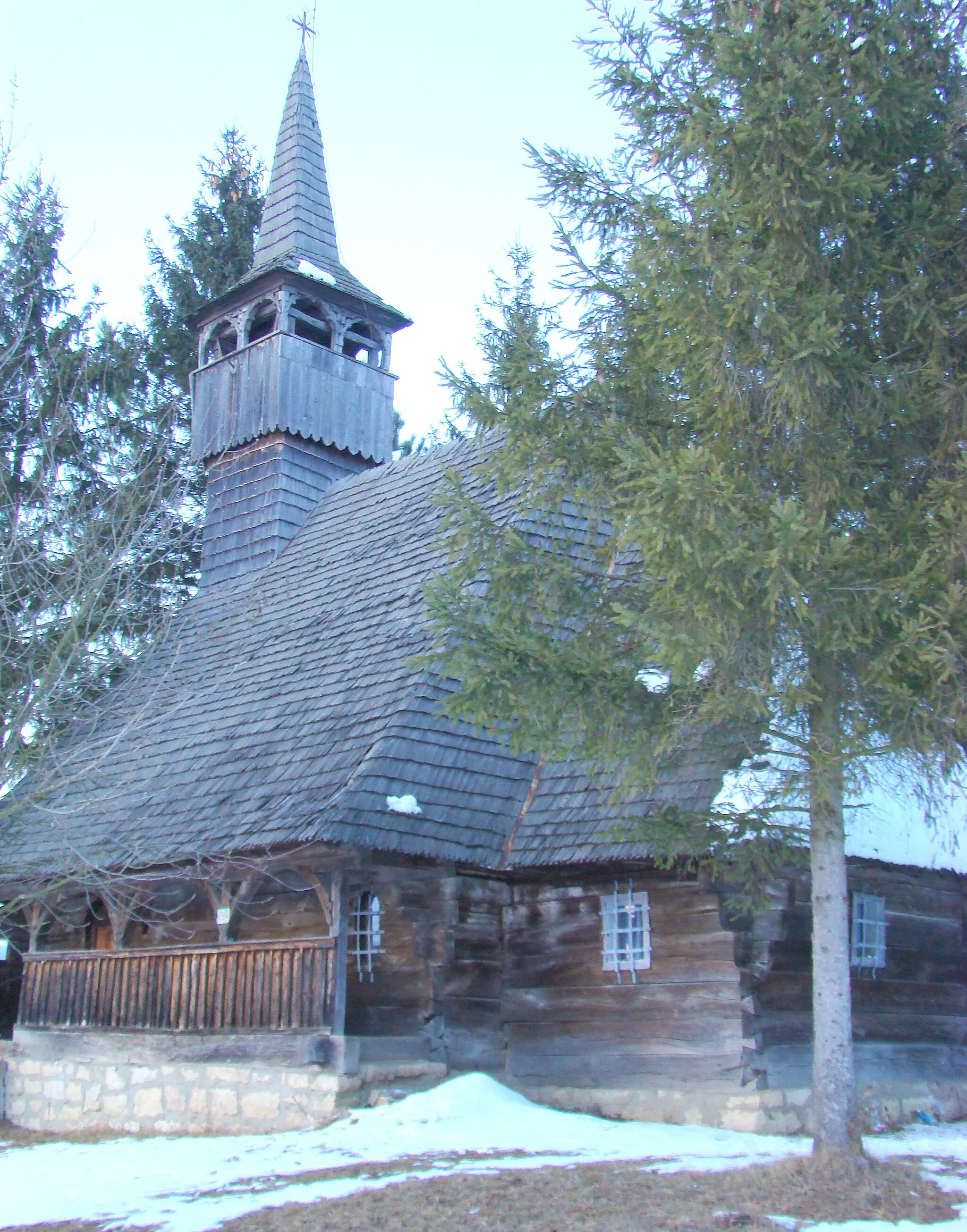 Photo showing: Biserica de lemn „Nașterea Maicii Domnului” din Aghireșu-Fabrici, județul Cluj