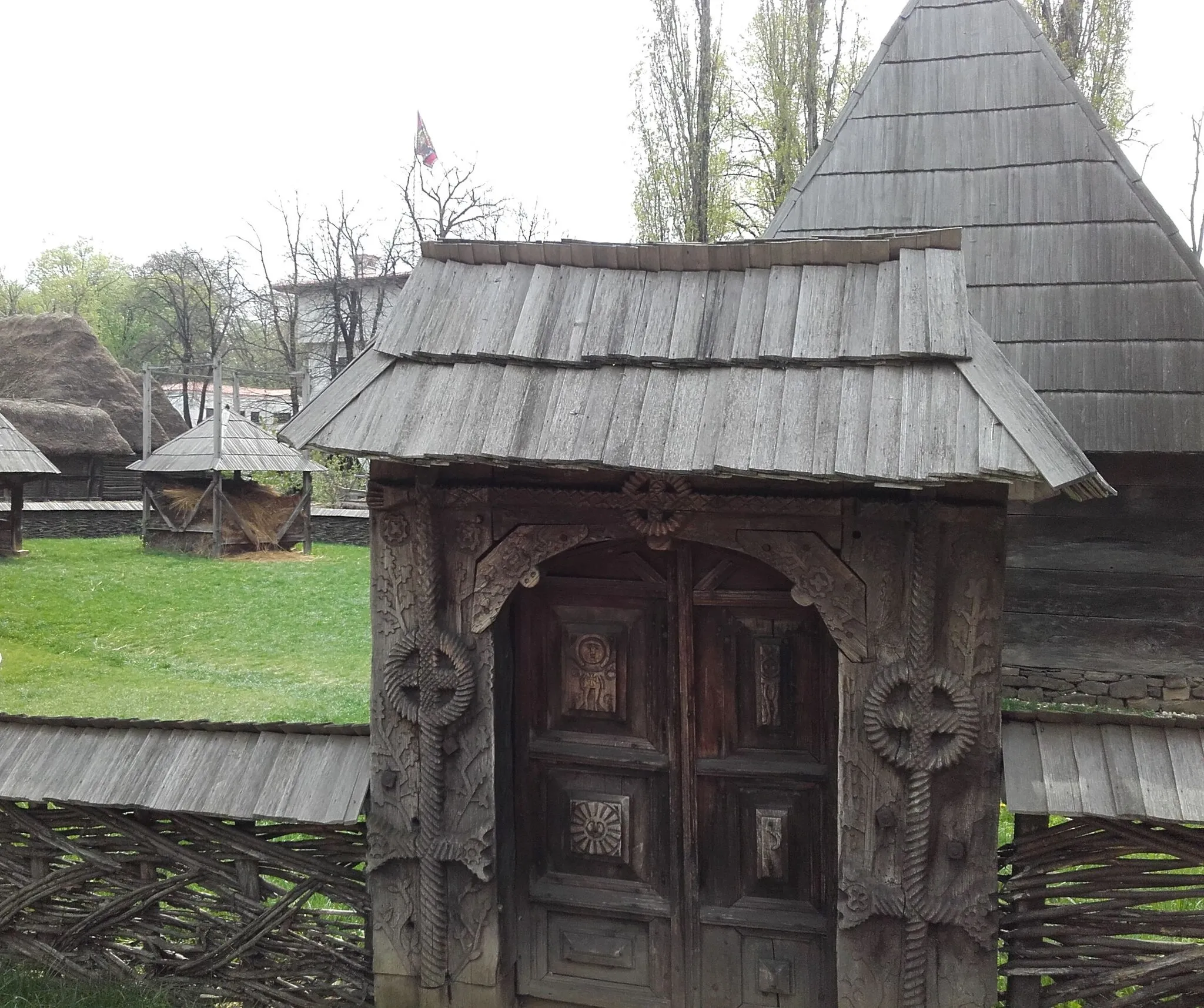 Photo showing: Household from Berbești, Maramureș County, Romania, dated 1775 and exhibited at the Village Museum Bucharest.

This is a photo of a historic monument in București, classified with number B-II-a-A-18994.