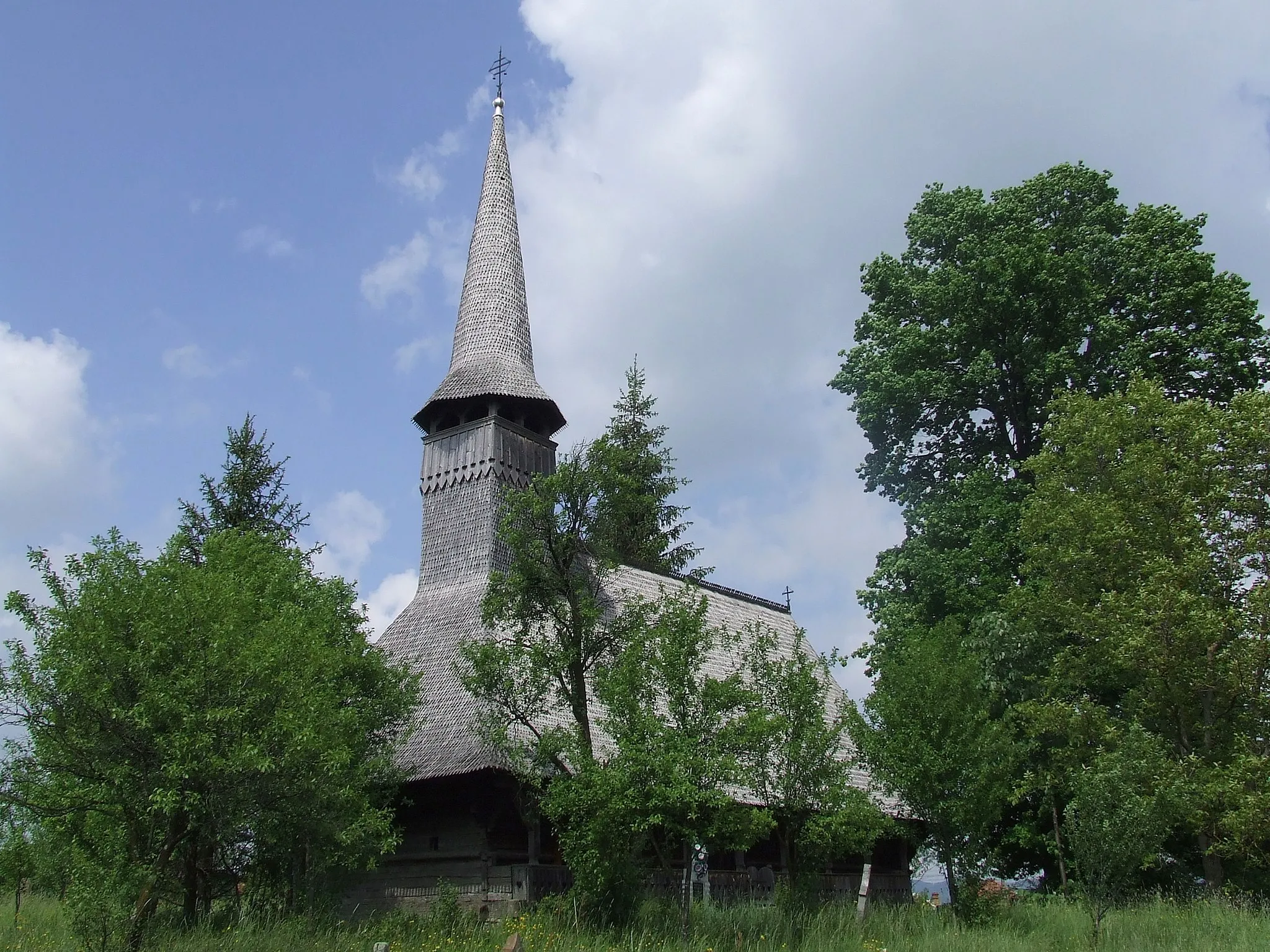 Photo showing: wooden church in Beznea village, Bihor County, Romania

This is a photo of a historic monument in județul Bihor, classified with number BH-II-m-B-01141.