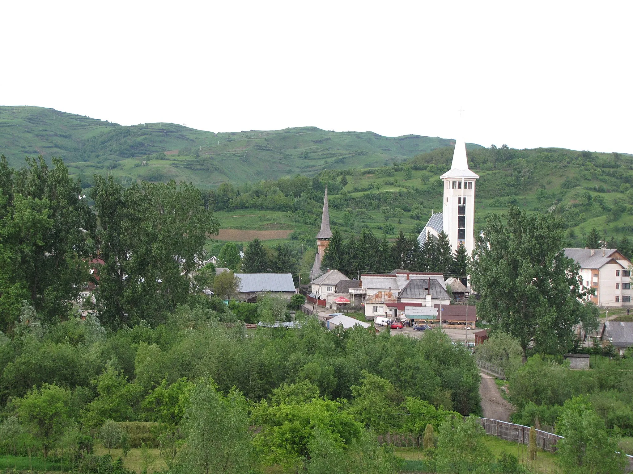 Photo showing: View of the village center from South Hills