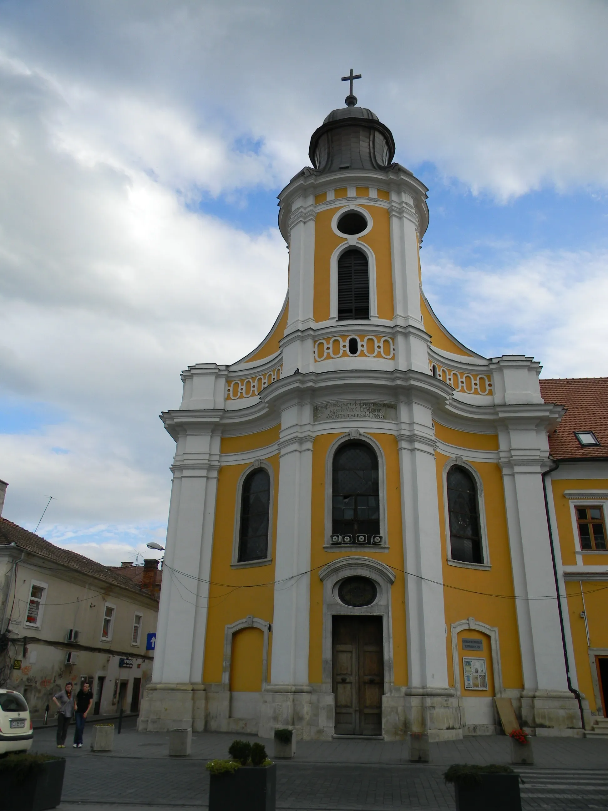 Photo showing: Front view of the monastery church minoritelor, Heroes Avenue, No. 10