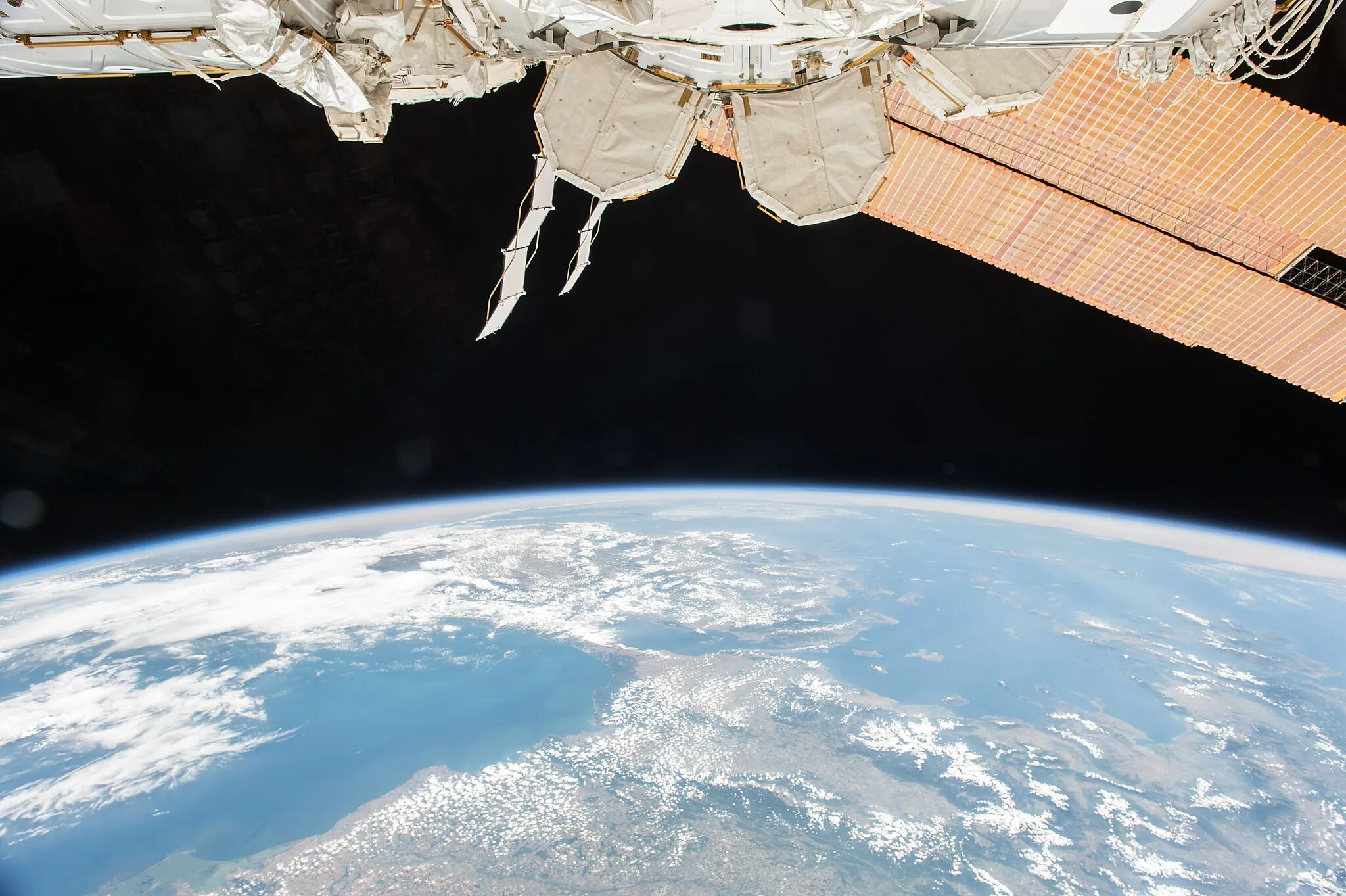 Photo showing: View of Earth taken during ISS Expedition 44.