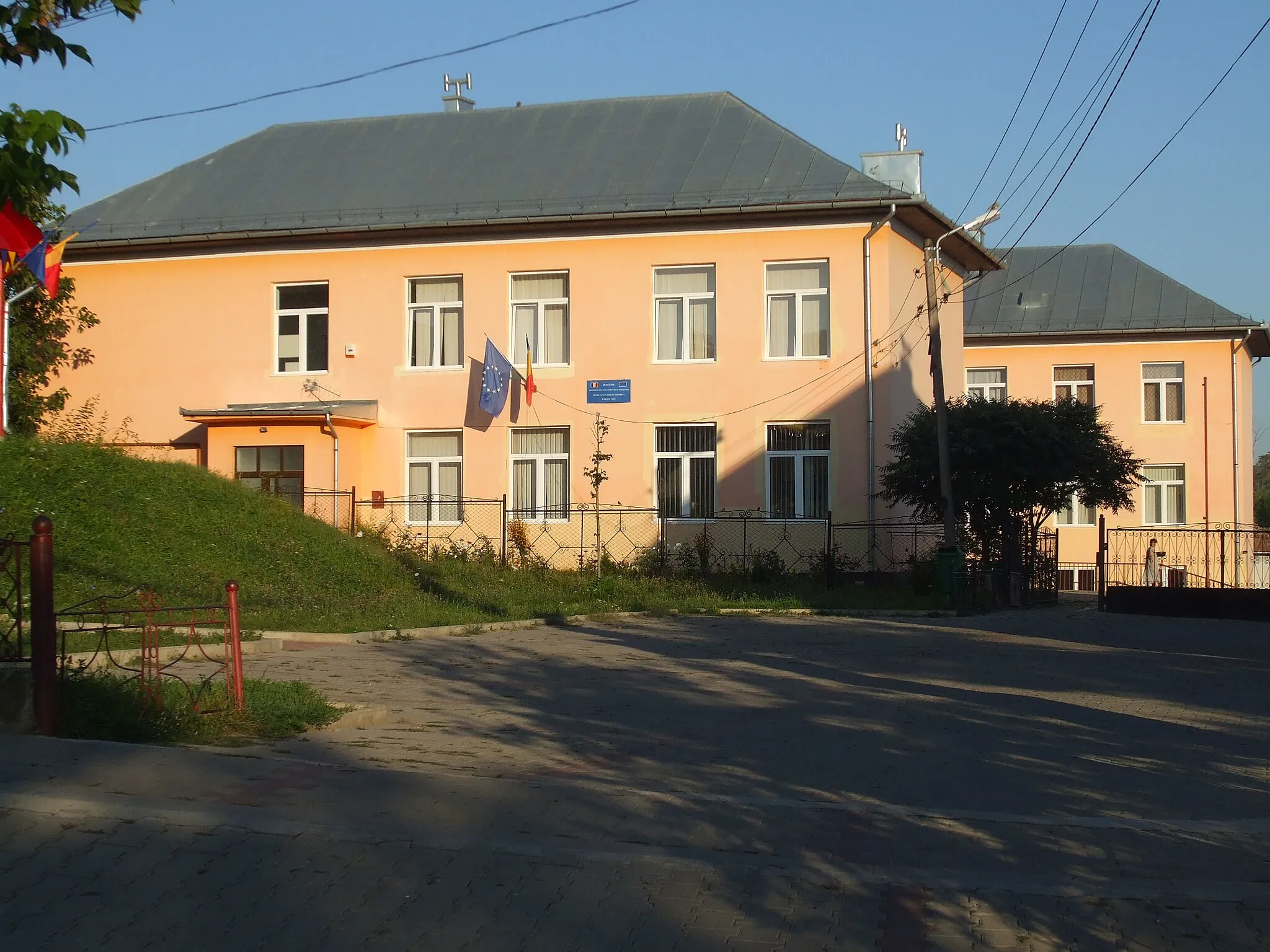Photo showing: Școala generală din Frata,jud.Cluj .