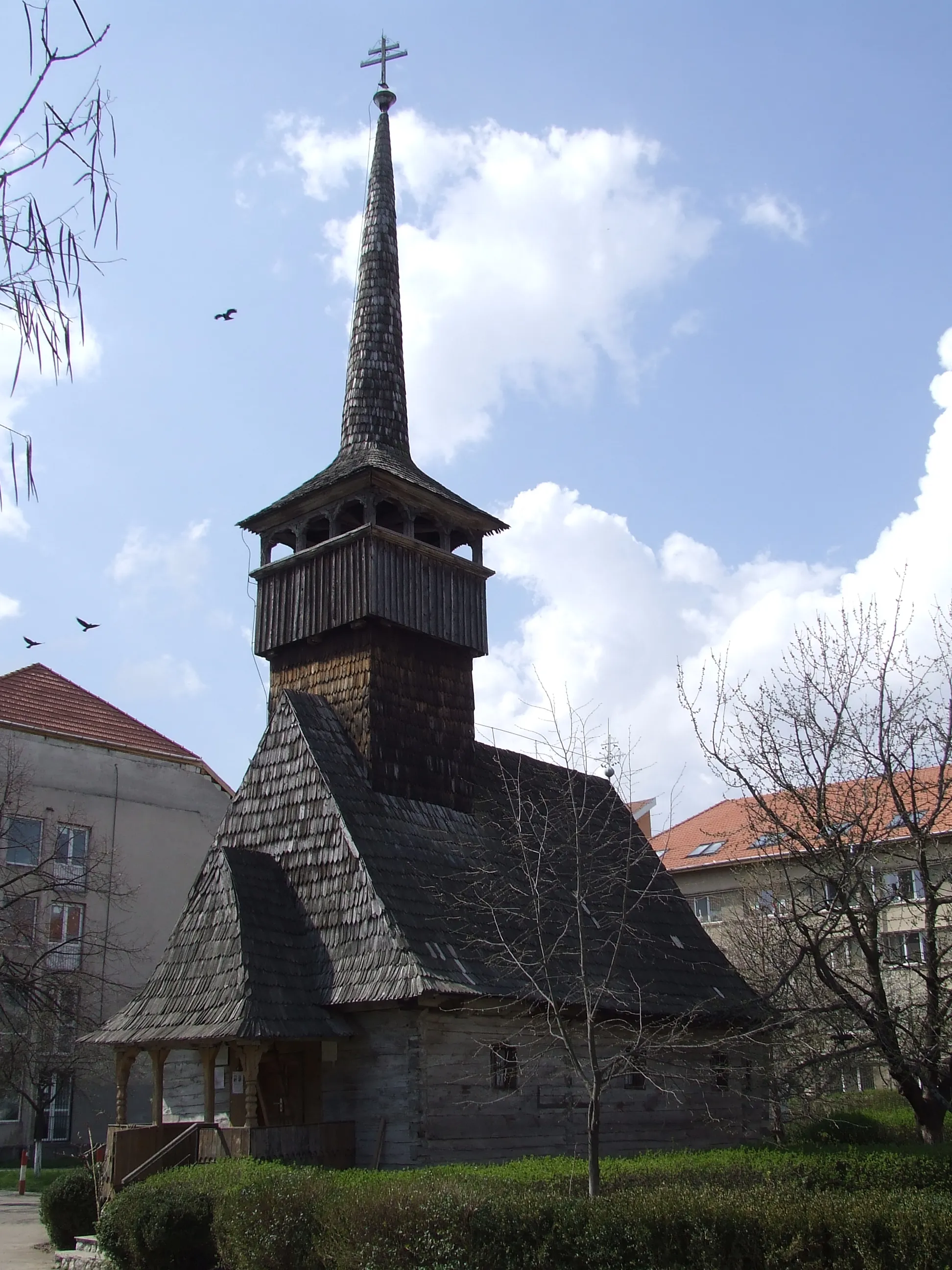 Photo showing: Vedere de ansamblu, Biserica de lemn Sf Arhangheli din Letca, jud. Sălaj