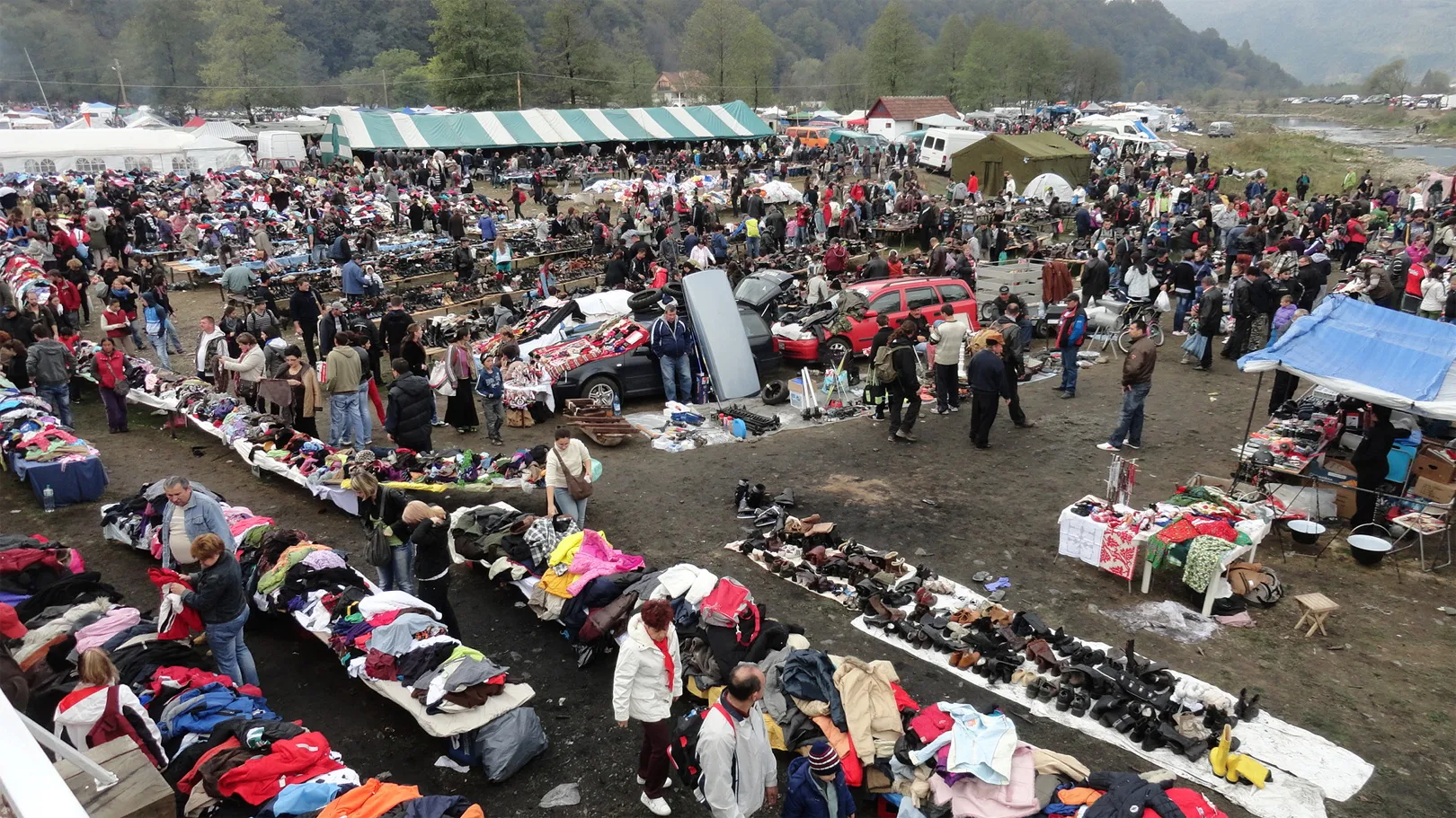 Photo showing: The annual fair in Negreni, Cluj, Romania