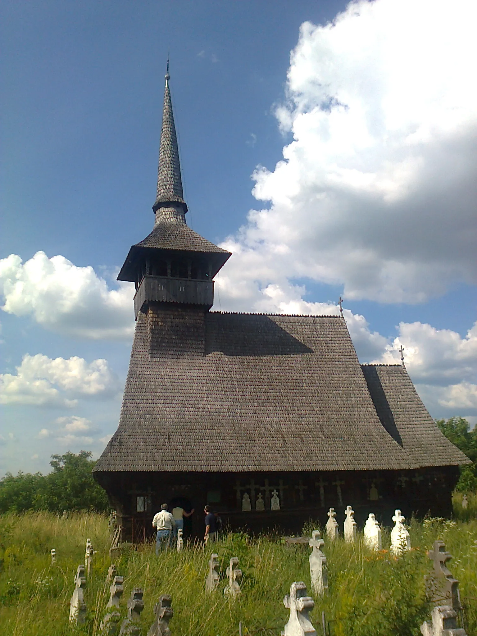 Photo showing: Greek catholic wooden church in Rieni (Romania) built in 1953-54